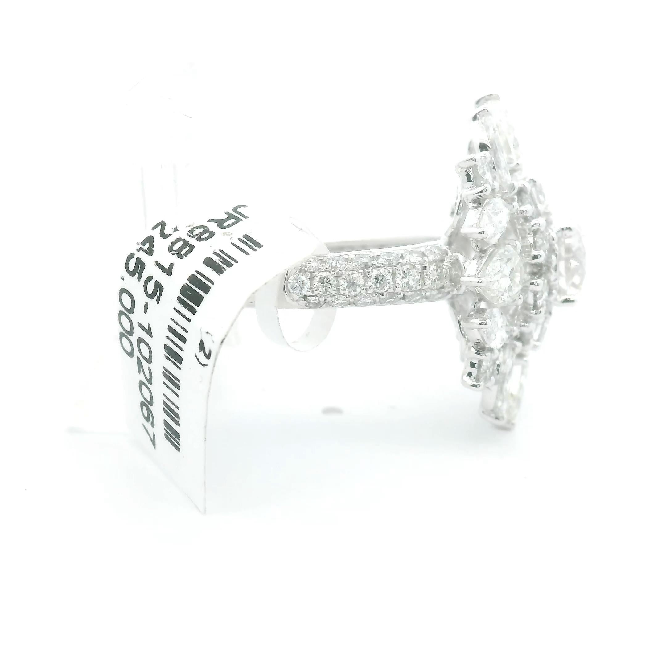 Bague en platine avec diamants taille fantaisie de 3,34 carats et pierre centrale ronde PT950, neuve avec étiquette Pour femmes en vente