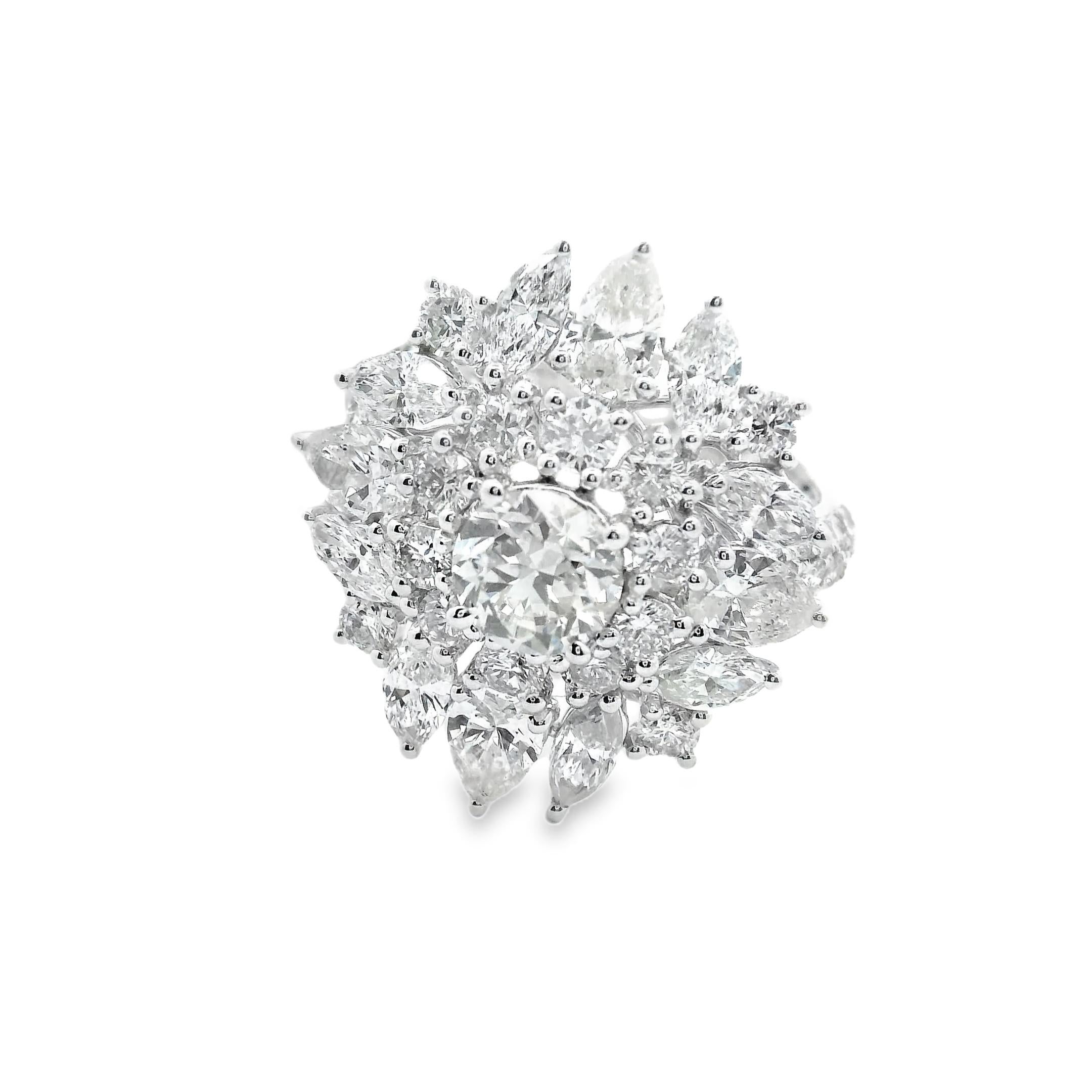 Bague en platine avec diamants taille fantaisie de 3,34 carats et pierre centrale ronde PT950, neuve avec étiquette en vente 1