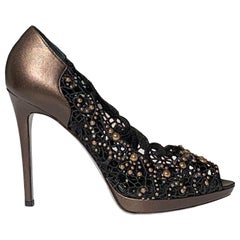 NEU Rene Caovilla Schwarze Leder-Pumps mit Spitzenverzierung in Braun, Italien 41 - US 11