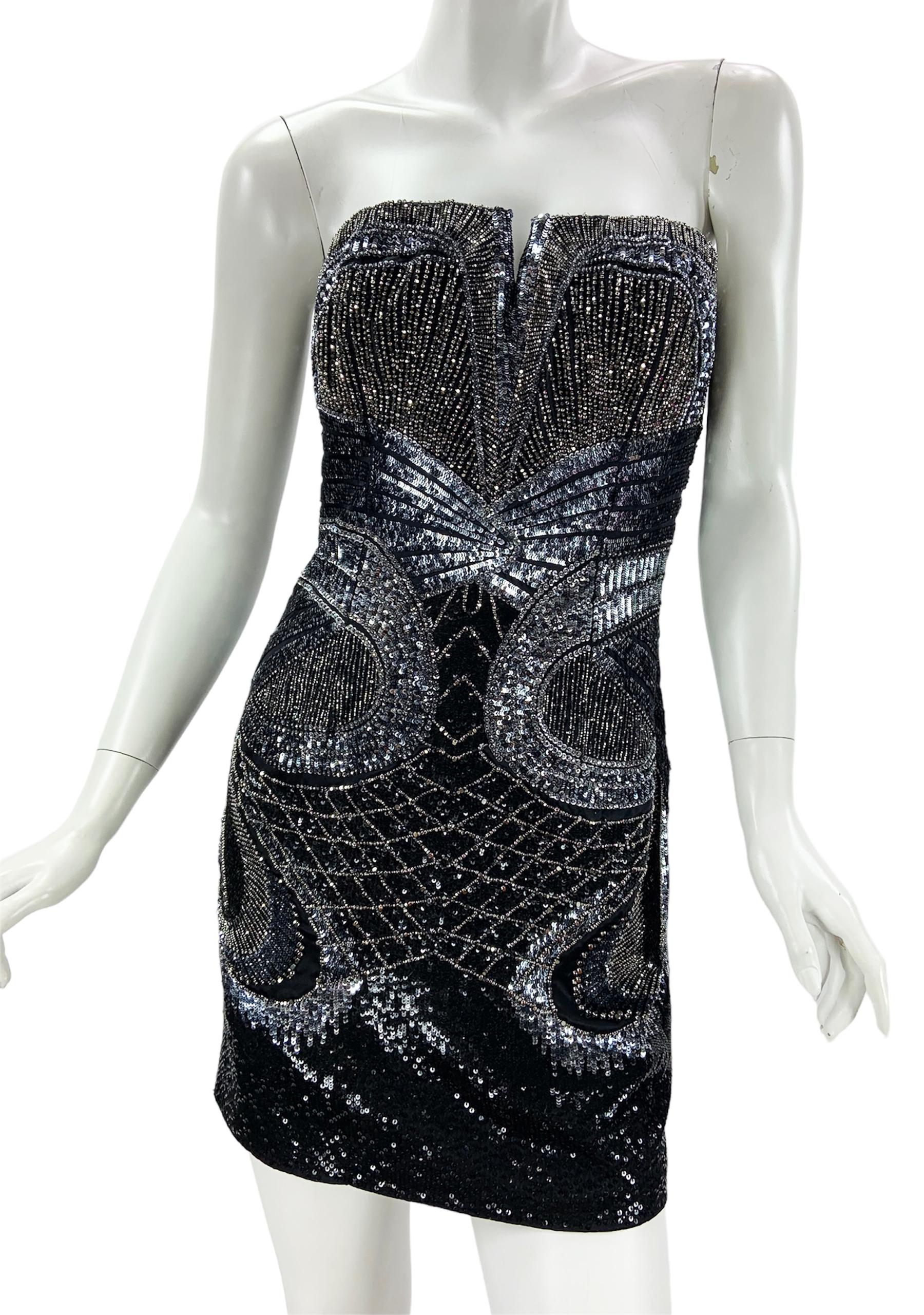 NWT Roberto Cavalli Butterfly Beaded Mini Dress
As Seen on Shakira on the Red Carpet and Lea Michele on the cover of Marie Claire in gold version.
Italian size 44 - Please check measurements.
Butterfly pattern created from black and silver sequins,