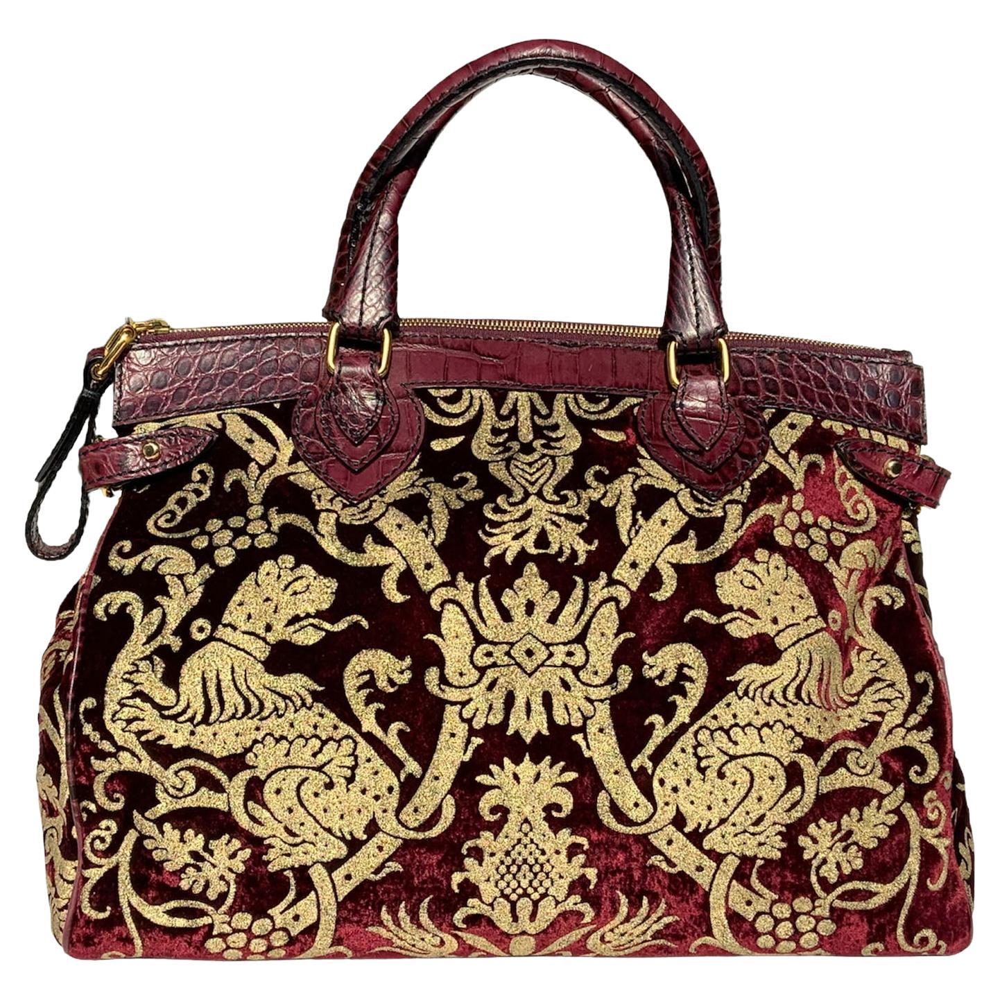 Grand sac Roberto Cavalli F 2006 bordeaux velours avec bordure en crocodile peint en or, neuve avec étiquette en vente