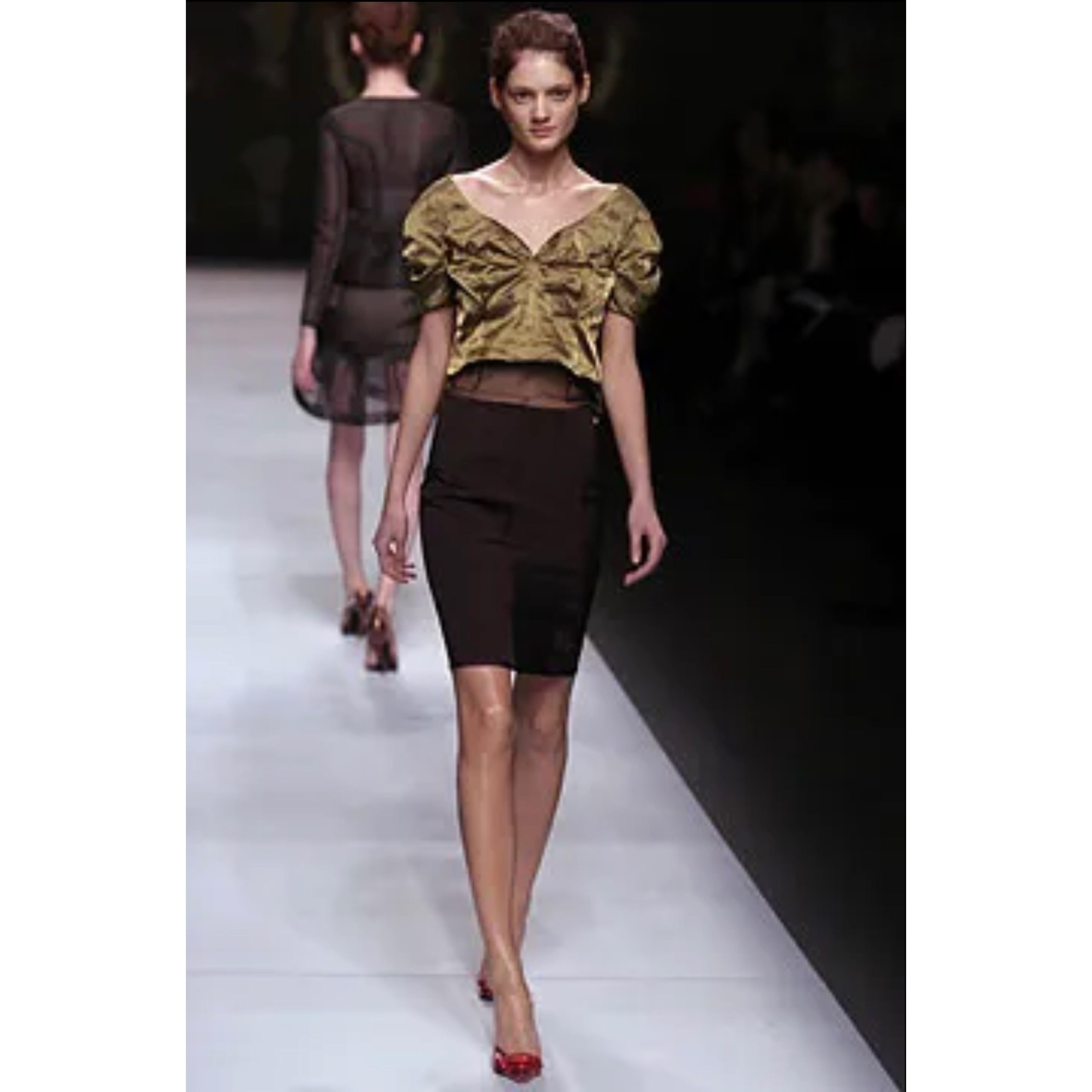 NWT Rochas Runway Fall 2004 Size 42 / 10 Gold Silk Short Sleeve Crop Top Blouse  For Sale 6