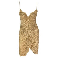 NEU F/S 1995 Donna Karan Laufsteg Beigefarbenes Slip-Kleid aus Spitze im Wickelstil