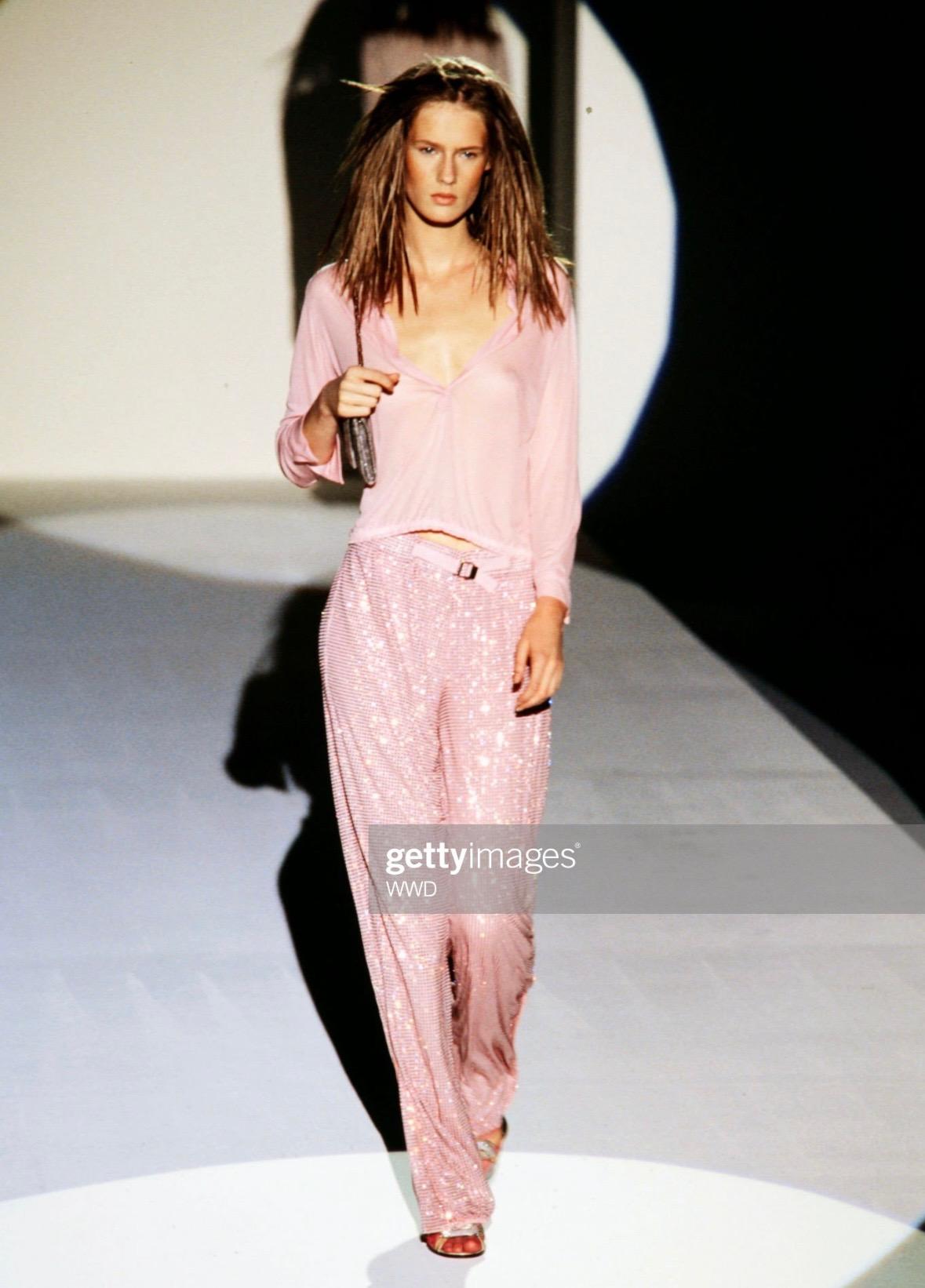 Presenting a fabulous light pink Gucci collared top, designed by Tom Ford. From the Spring/Summer 2000 collection, this long-sleeve top debuted on the season's runway as part of look 8 on Lisa Ratliffe and appeared in the season's ad campaign,