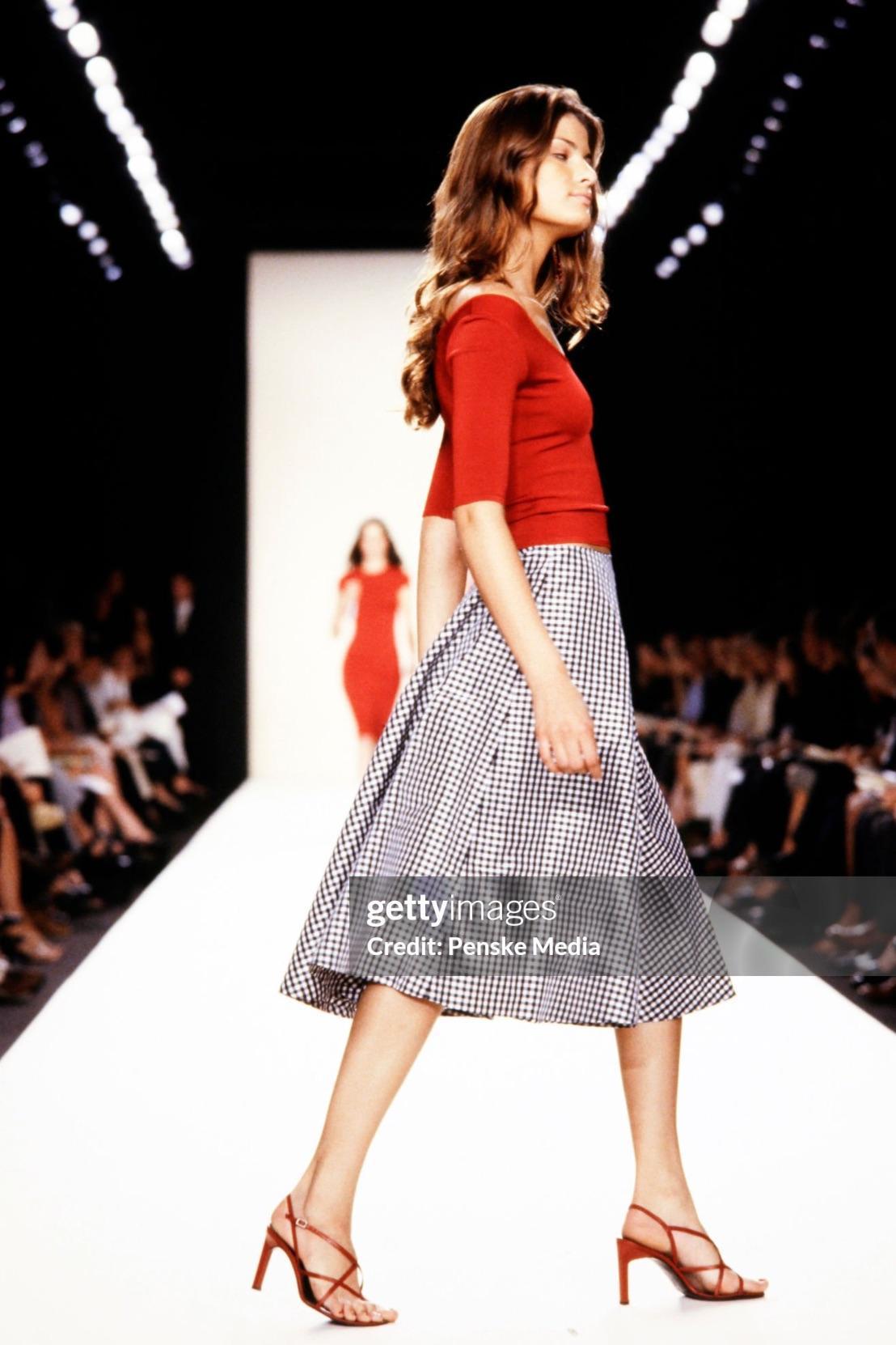 NWT S/S 2000 Ralph Lauren Blanco Negro Gingham Seda Tafetán Flare Falda Midi en venta 3