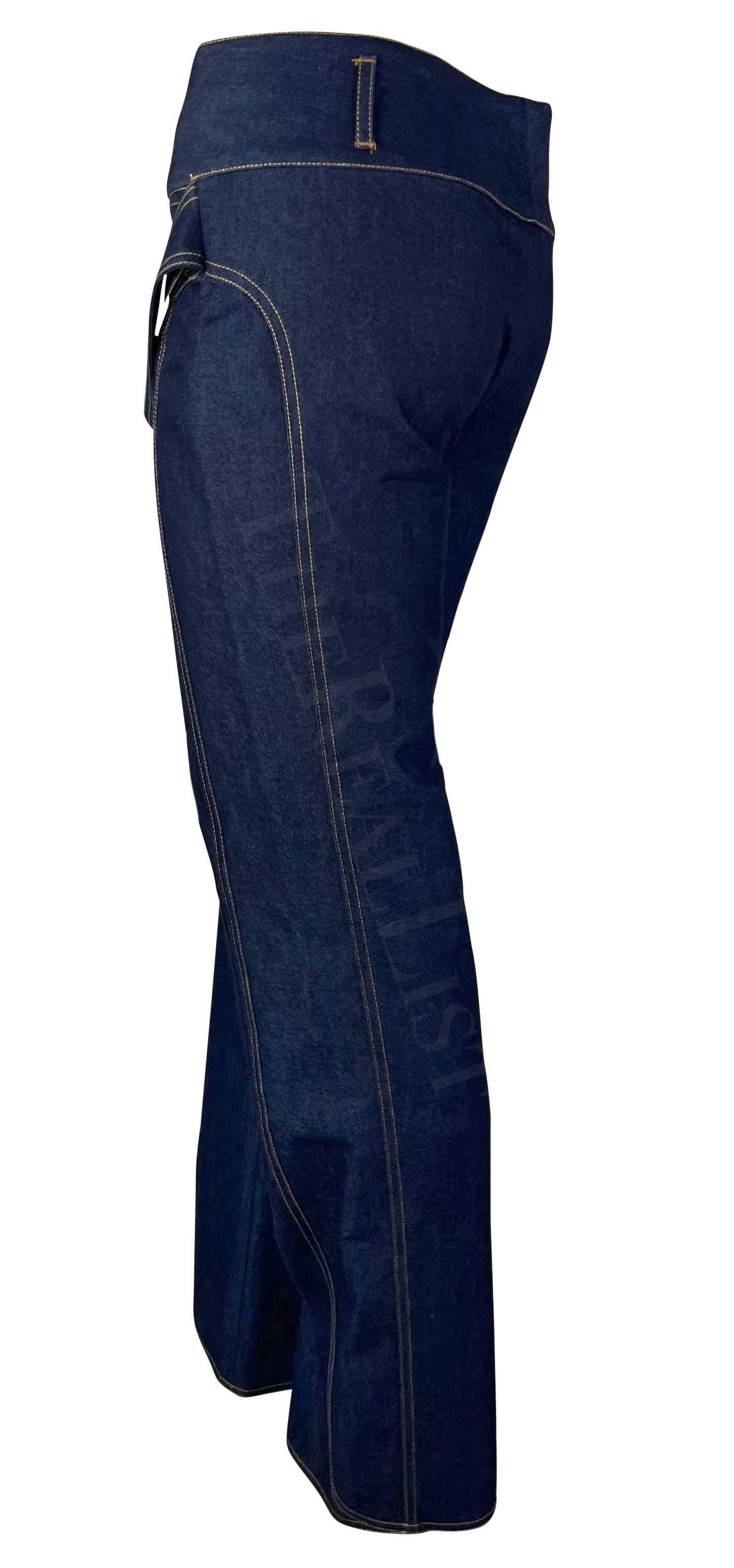 NWT S/S 2001 Dolce & Gabbana Logotipo de pasarela Hebilla dorada Vaqueros azules en venta 1