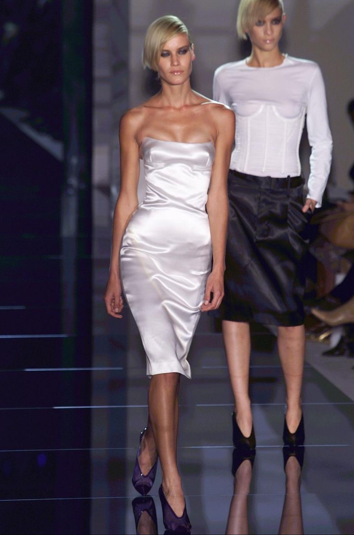 NWT S/S 2001 Gucci by Tom Ford Runway Ad Corset White Silk Satin Strapless Dress (Robe bustier en satin de soie blanche) Excellent état - En vente à West Hollywood, CA