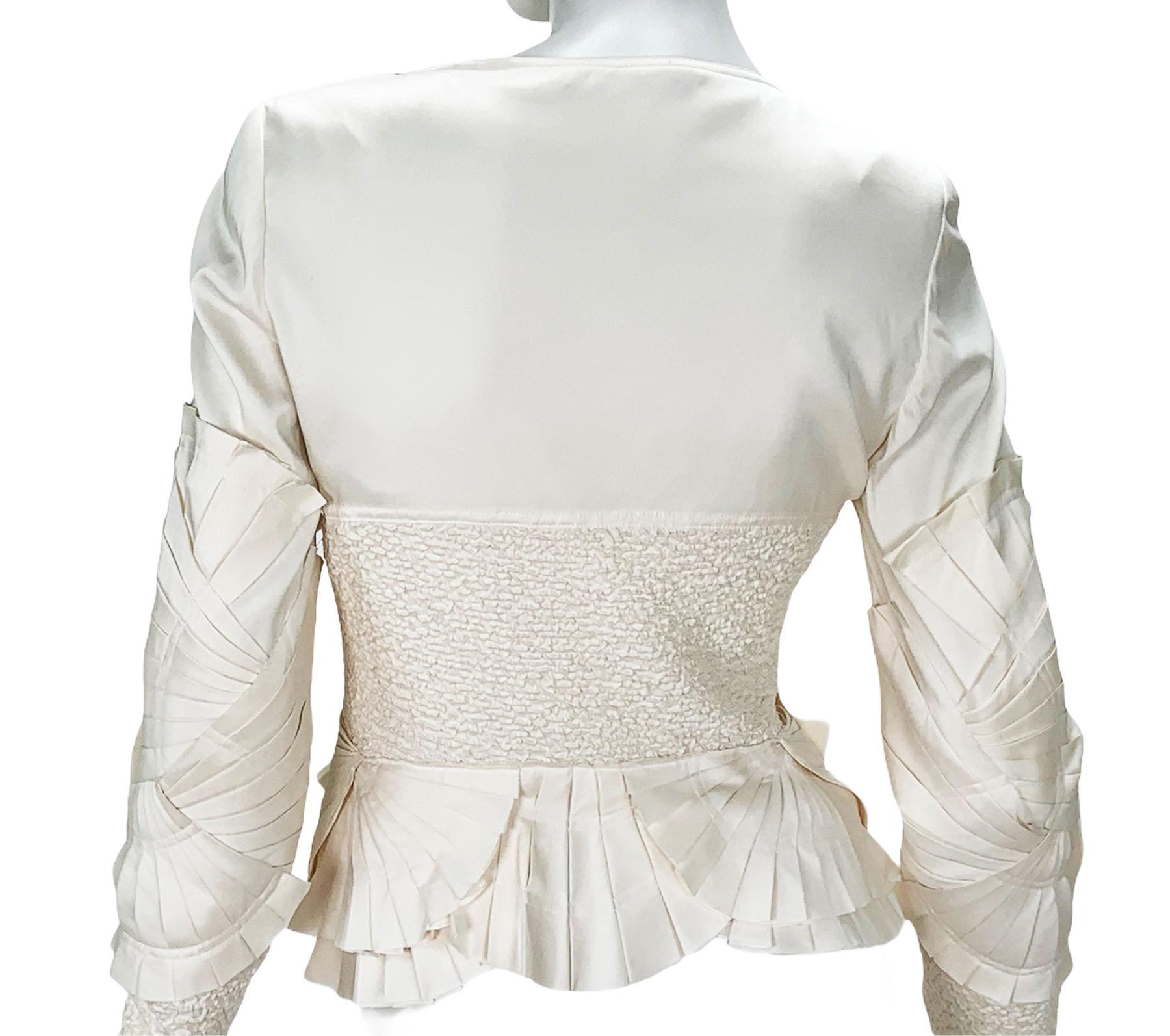 NWT Tom Ford for Gucci S/S 2004 Silk Off-White Color Fan Pleated Jacket It 42 For Sale 7