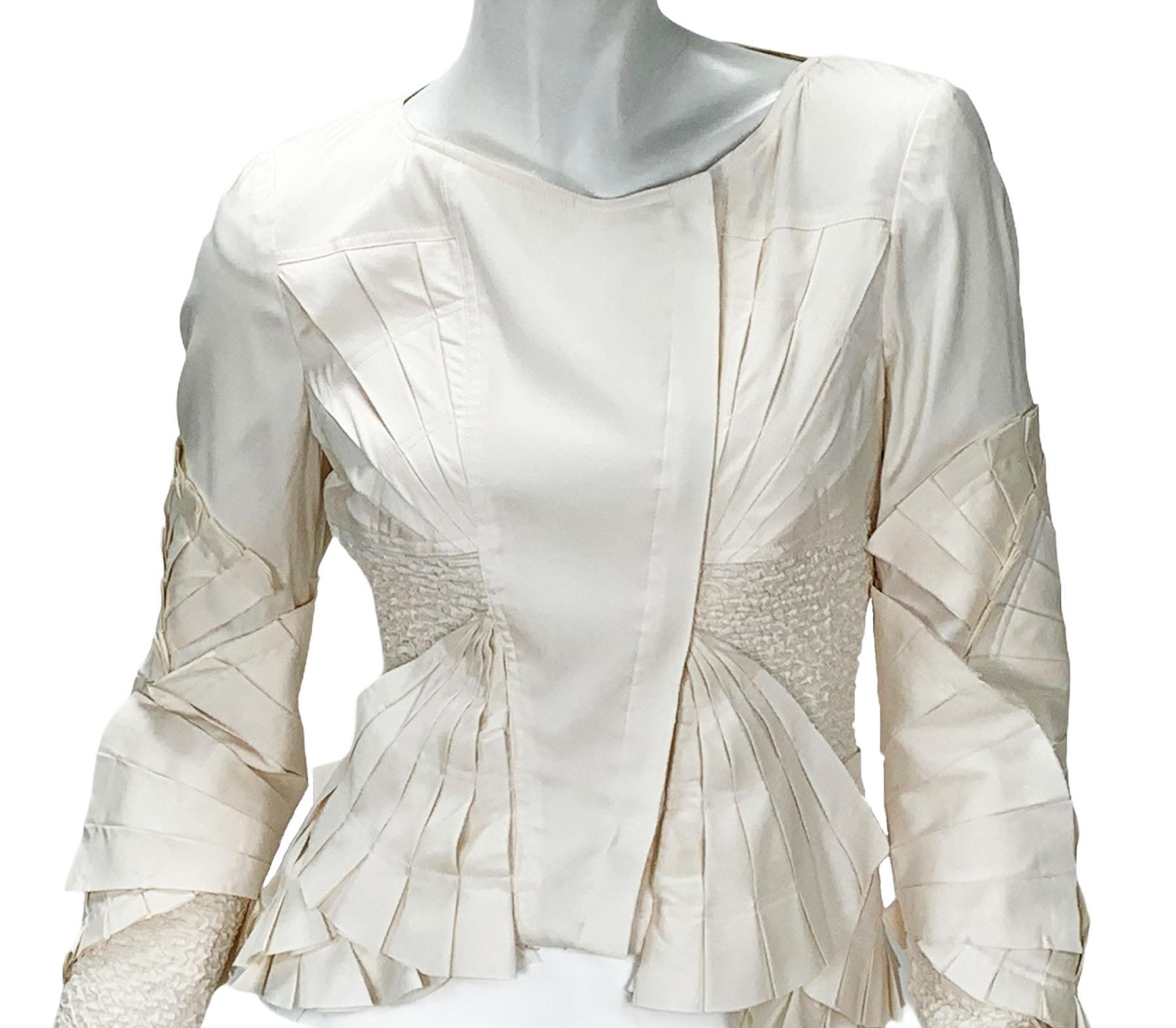 NWT Tom Ford for Gucci S/S 2004 Silk Off-White Color Fan Pleated Jacket It 42 For Sale 2