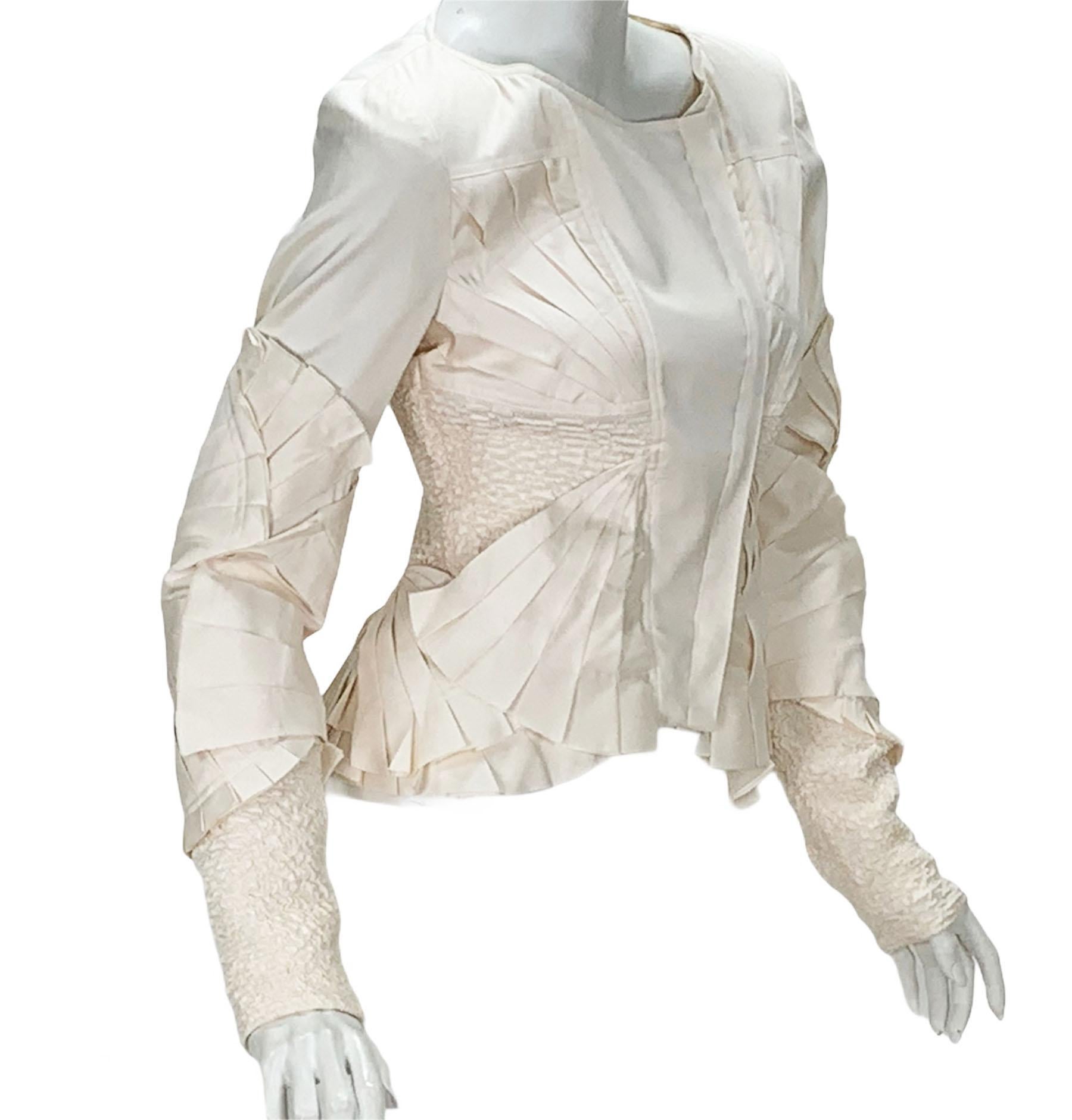 NWT Tom Ford for Gucci S/S 2004 Silk Off-White Color Fan Pleated Jacket It 42 For Sale 3