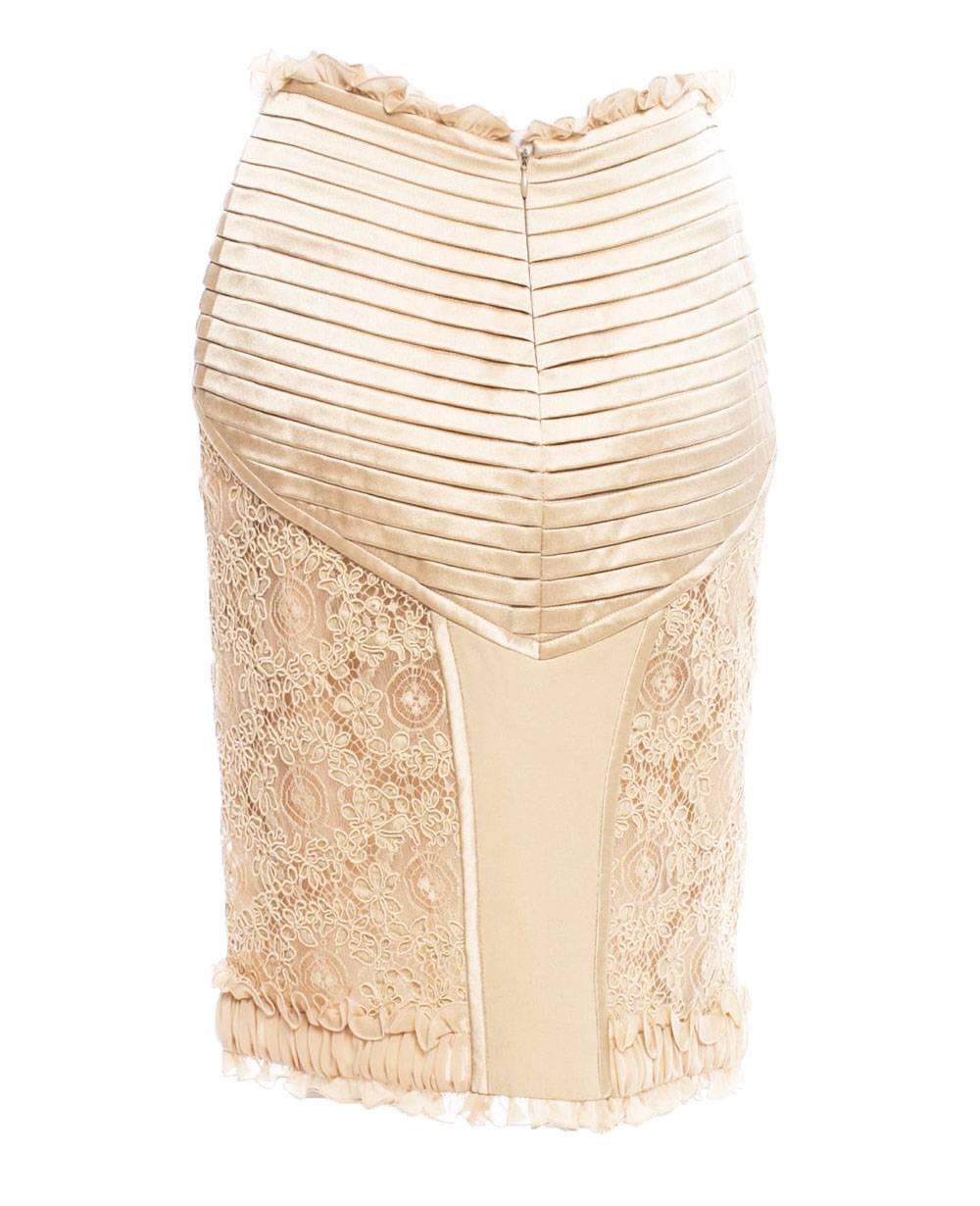New Valentino Champagne Sheer Lace Skirt
US size - 6
Measurements: Length - 24 inches, Waist - 28, Hip - 34.
Fully Lined.
Made in Italy
New with tag.