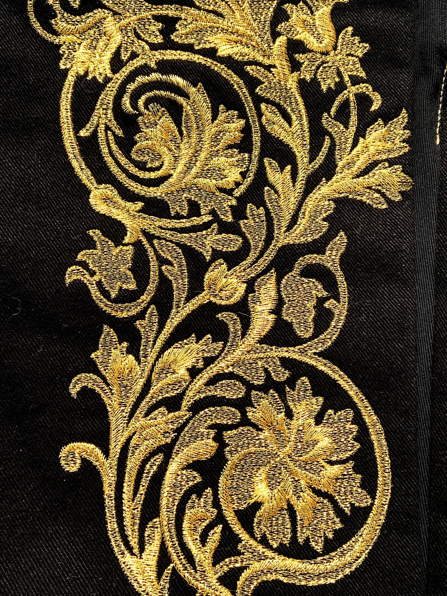 NWT Versace $2150 Black Gold Baroque Embroidery Stretch Jeans size 27 and 26 For Sale 2