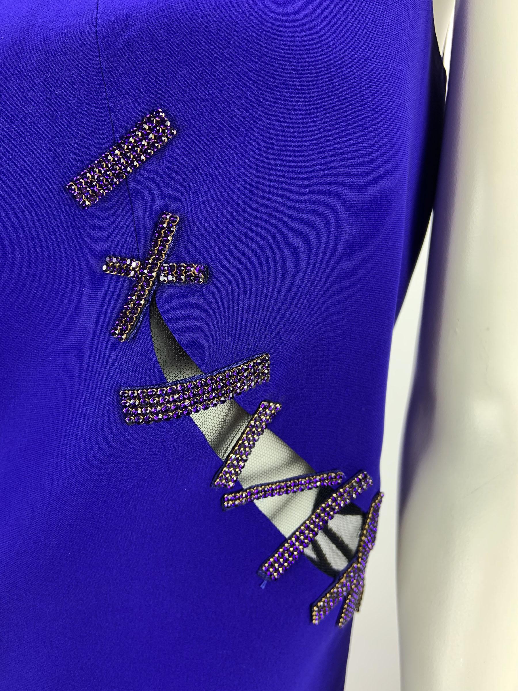 Versace mini-robe bleue ornée de cristaux Swarovski et découpes, 38 US 4, neuve avec étiquette en vente 5