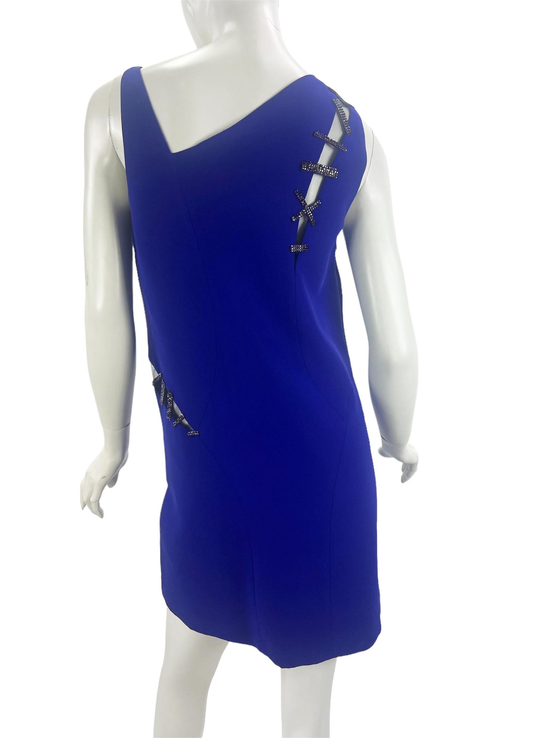 Versace mini-robe bleue ornée de cristaux Swarovski et découpes, 38 US 4, neuve avec étiquette Neuf - En vente à Montgomery, TX