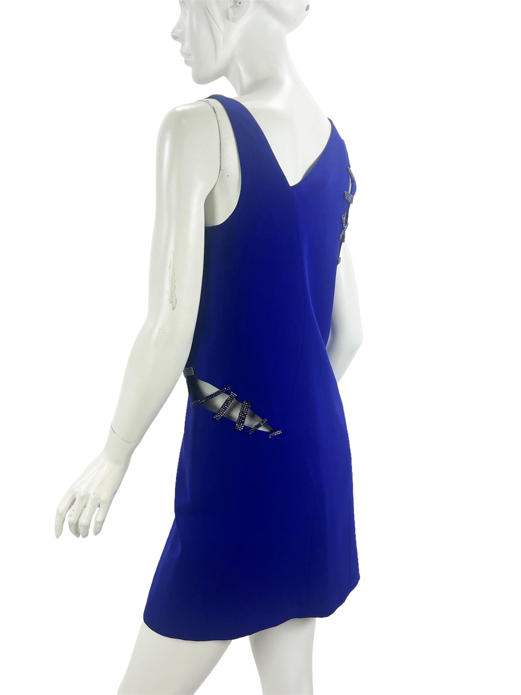 Versace mini-robe bleue ornée de cristaux Swarovski et découpes, 38 US 4, neuve avec étiquette Pour femmes en vente