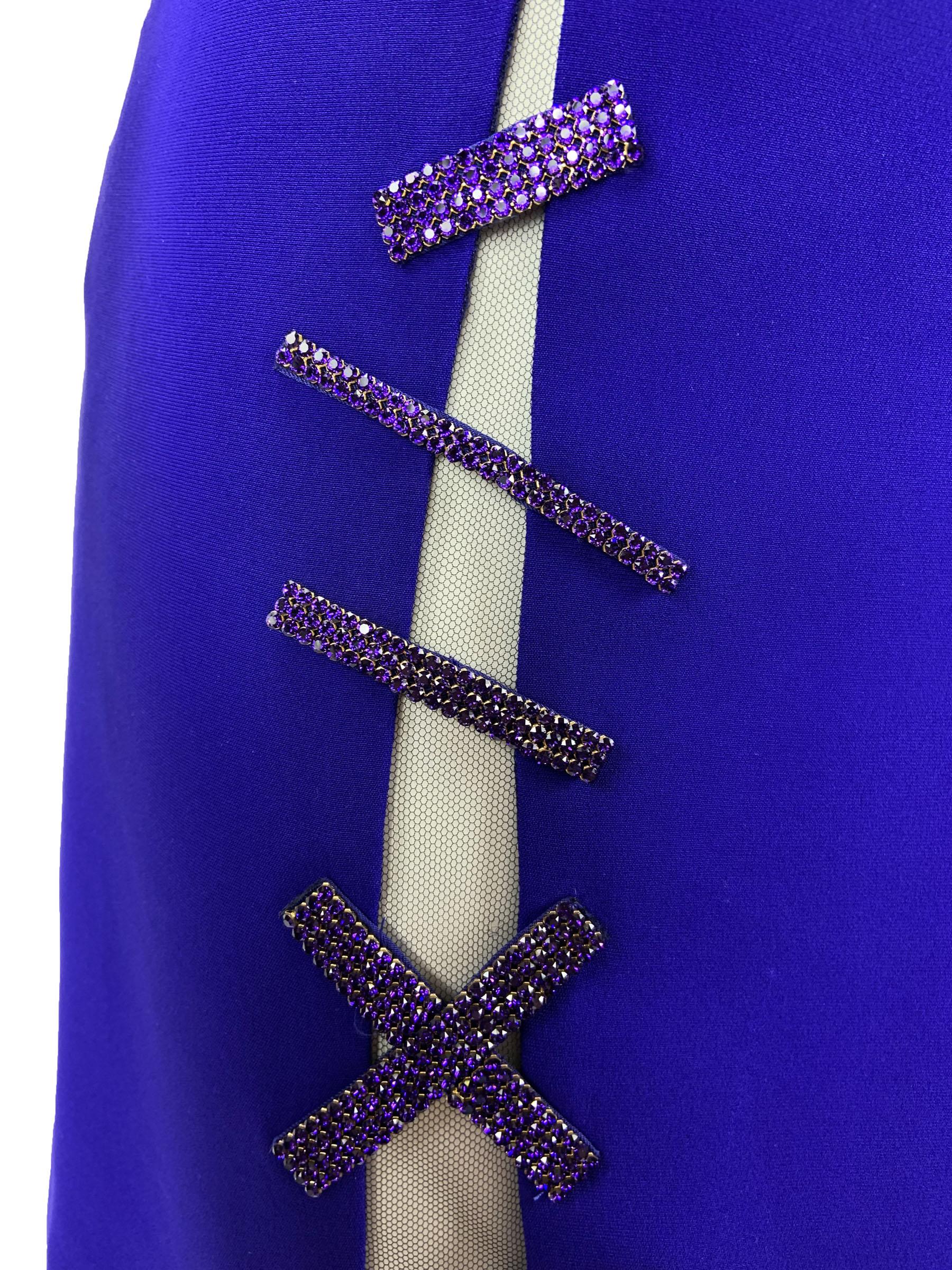 Versace mini-robe bleue ornée de cristaux Swarovski et découpes, 38 US 4, neuve avec étiquette en vente 3