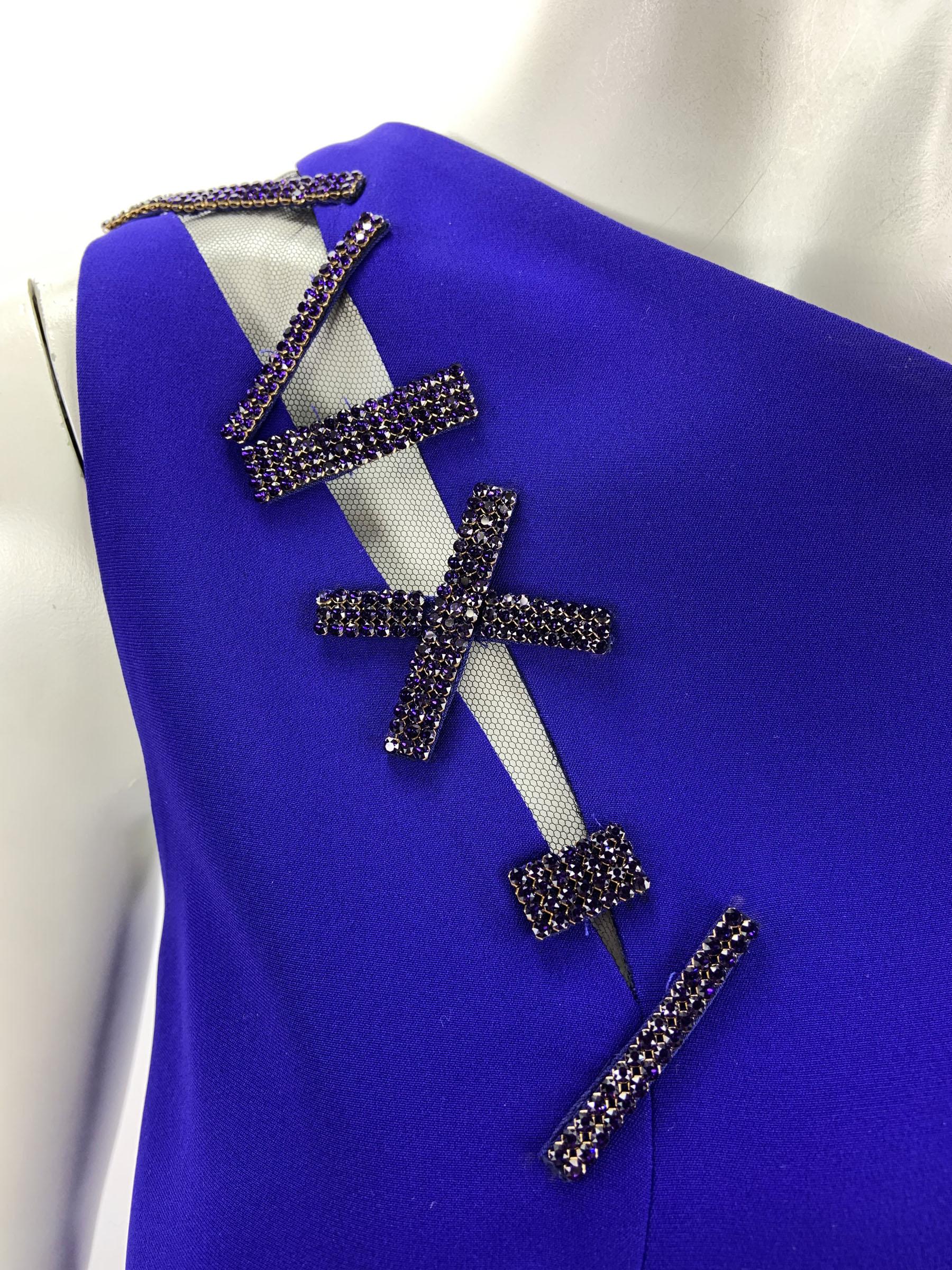 Versace mini-robe bleue ornée de cristaux Swarovski et découpes, 38 US 4, neuve avec étiquette en vente 4