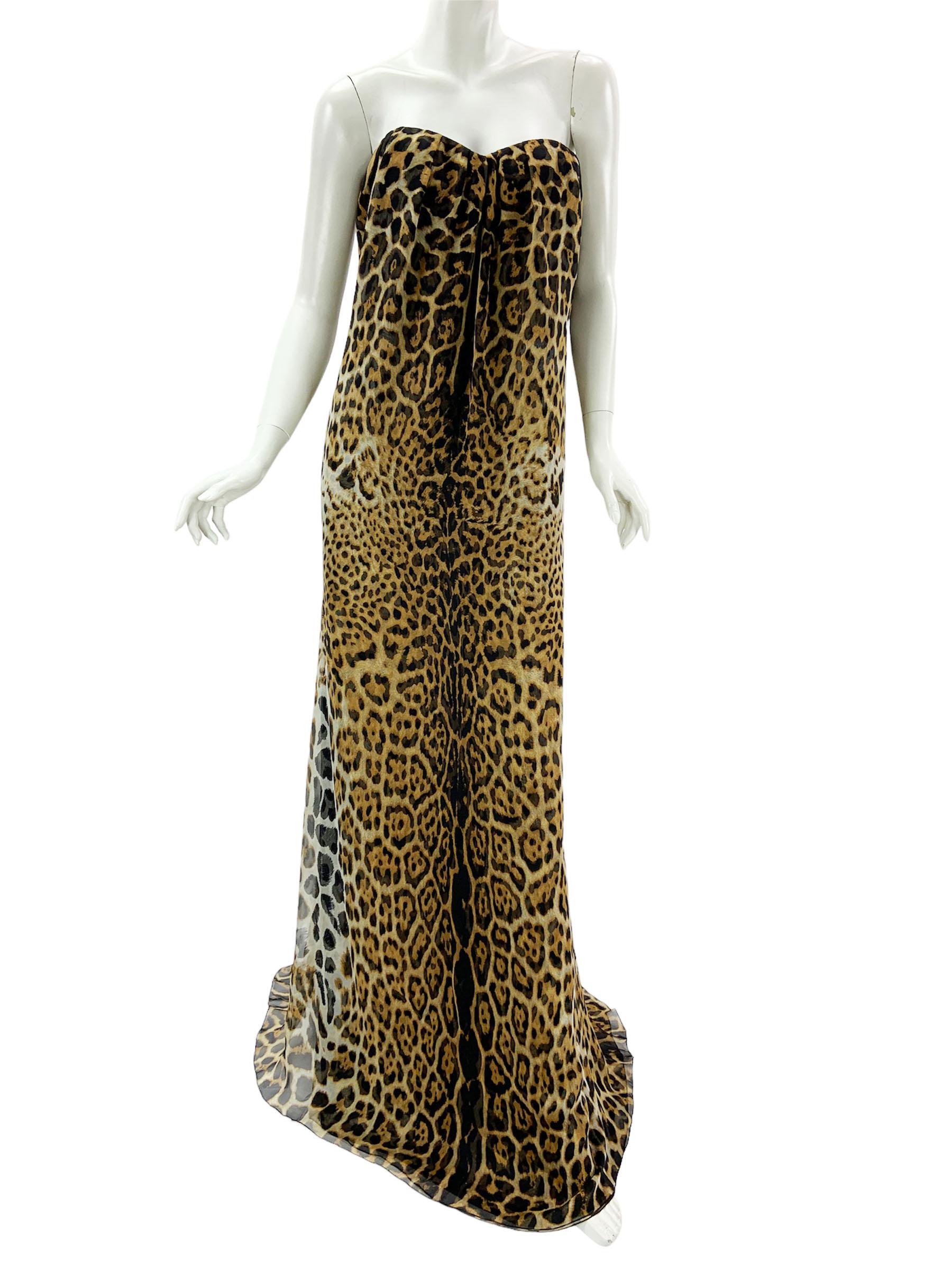 New Yves Saint Laurent Silk Leopard Print Strapless Maxi Dress
2012 Collection
French size 40 - US 6/8
100% Silk, Double layered, Leopard print, Finished with corset, Fully lined in silk, Zip back closure.
Measurements approx: Length - 58 inches (