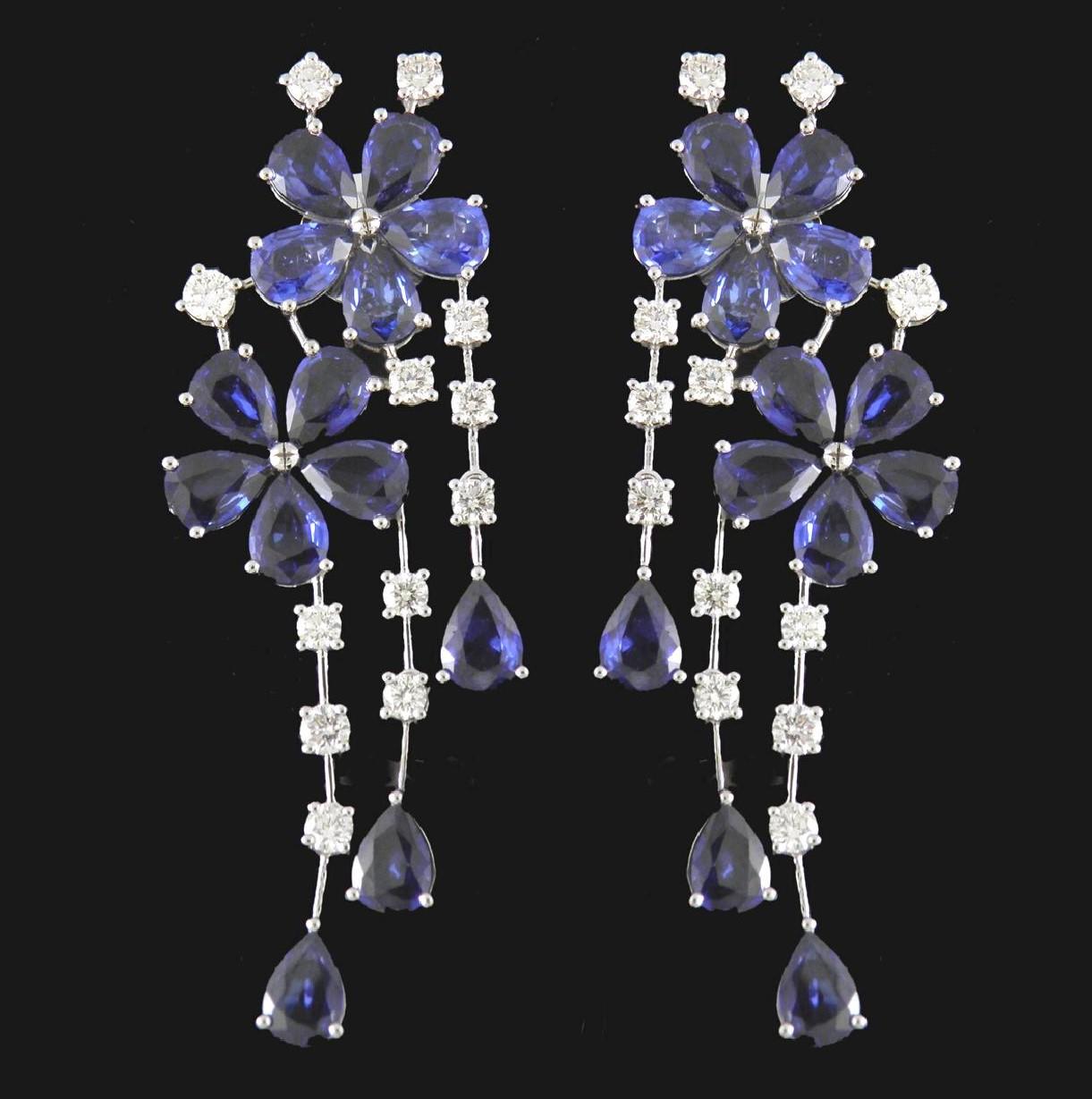 Il seguente articolo che offriamo è un bellissimo e raro orecchino in oro bianco 14KT con diamanti e zaffiri di grandi dimensioni, composto da circa 20 carati di splendidi zaffiri blu e diamanti. Gli zaffiri e i diamanti sono di qualità squisita e