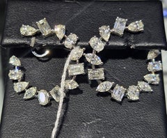 NWT 18 Karat Gold Fancy Gorgeous Glittering Diamond Circular C Hoop Earrings