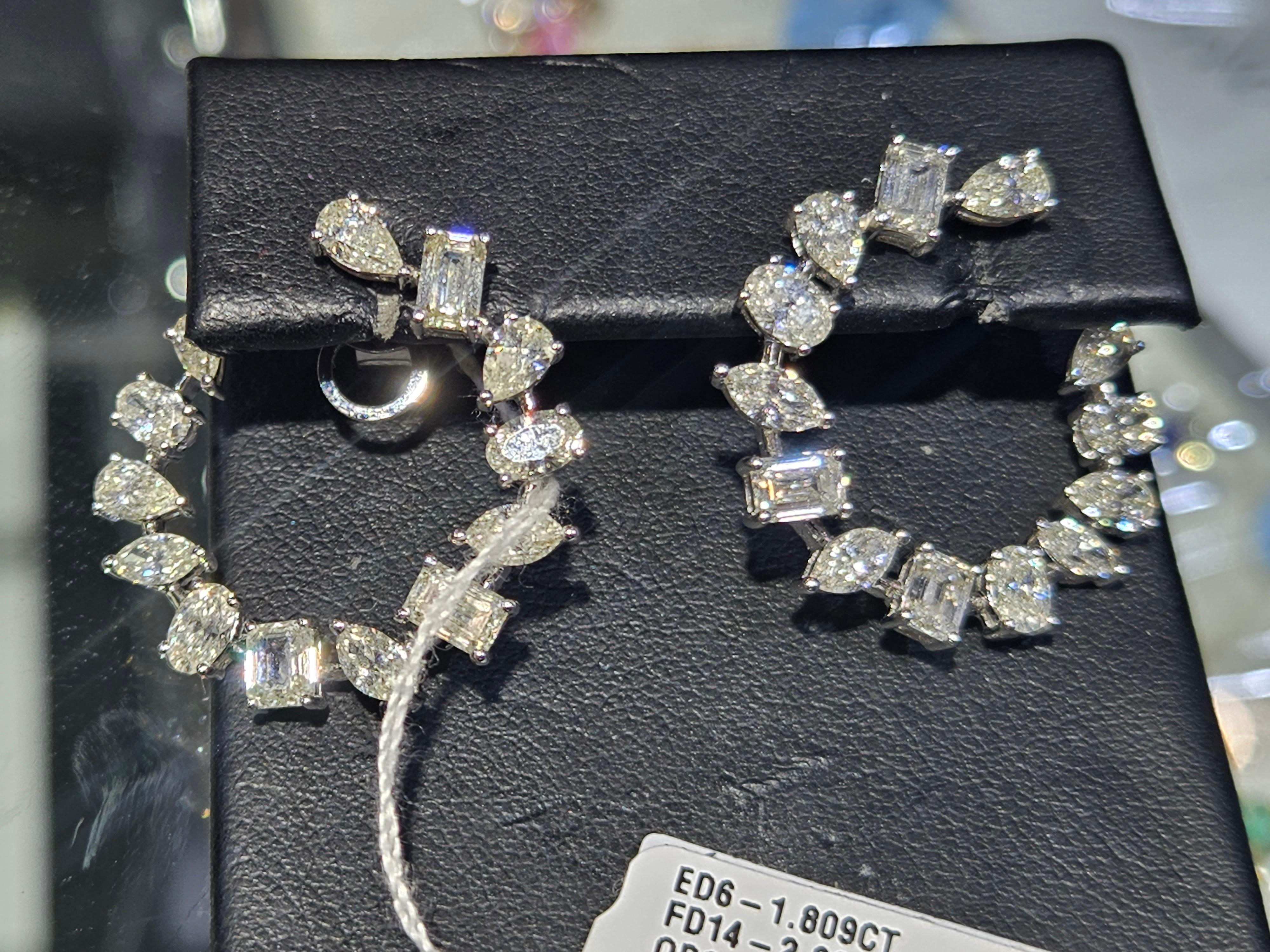 Taille mixte NWT$29,739 18KT Gold Fancy Gorgeous Glittering Diamond Circular C Hoop Earrings en vente