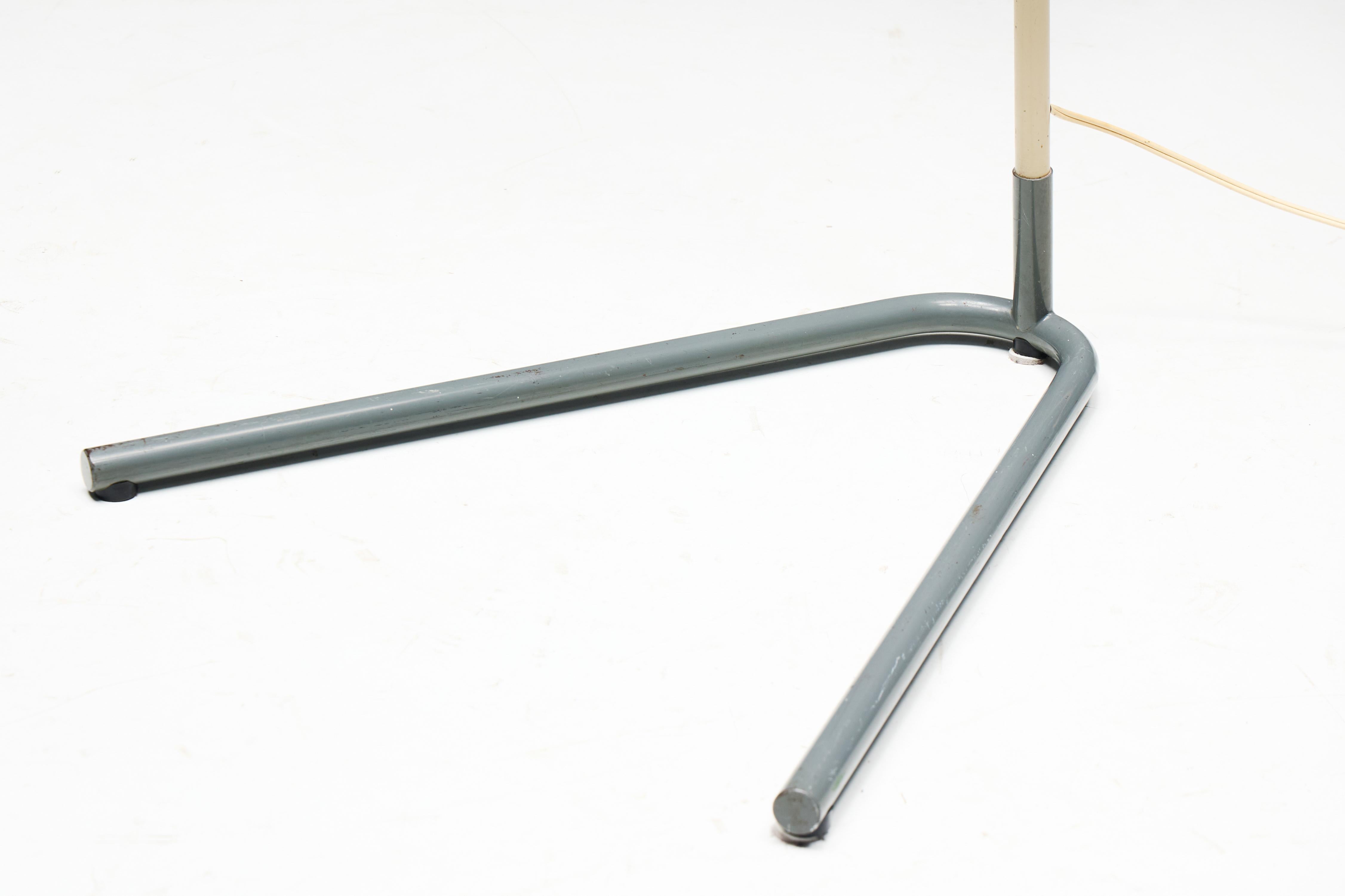 'NX29' Floor Lamp by Louis Kalff for Philips, Netherlands, 1950s In Good Condition For Sale In Antwerp, BE