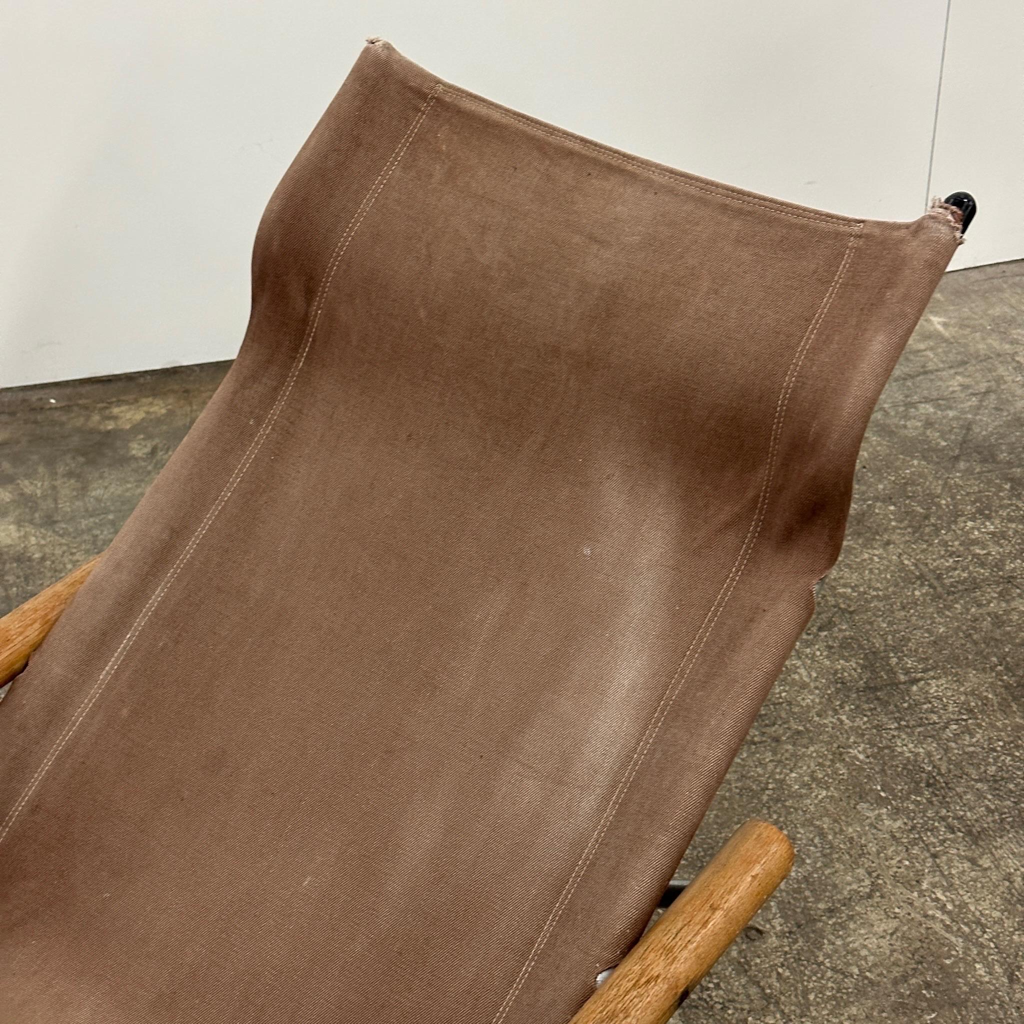 c. 1960s. Hergestellt in Japan. Äußerst seltene Lounge Chair Version des NY Foldes Stuhls. Tagged.