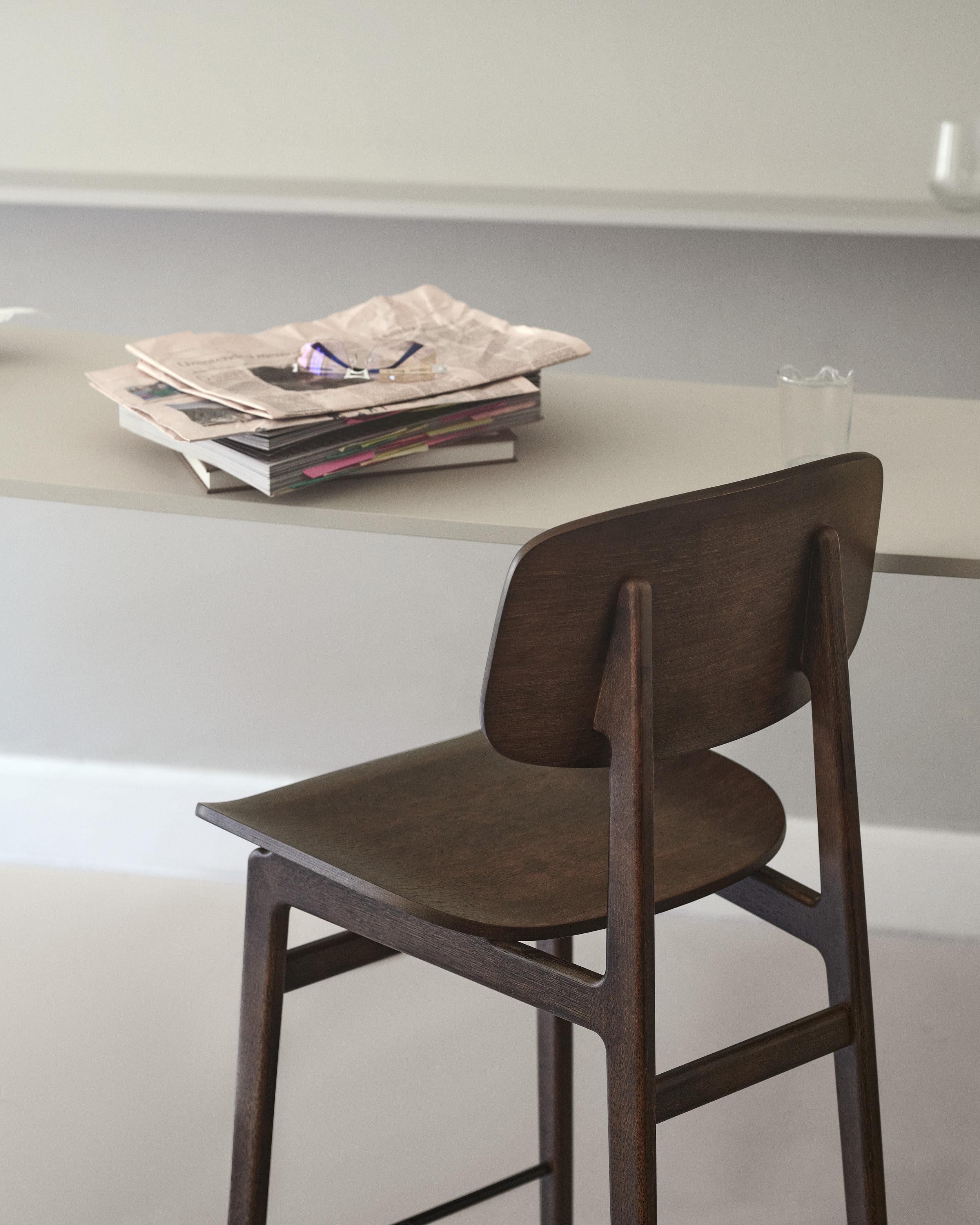 NY11 Bar Chair 65 by NORR11
Dimensions: D 45,5 x W 52 x H 98 cm. SH: 65 cm.
Materials: Black oak, steel and upholstery.
Upholstery: Dunes Camel 21004. 

Available in different oak finishes: Natural oak, light smoked oak, dark smoked oak, black oak.
