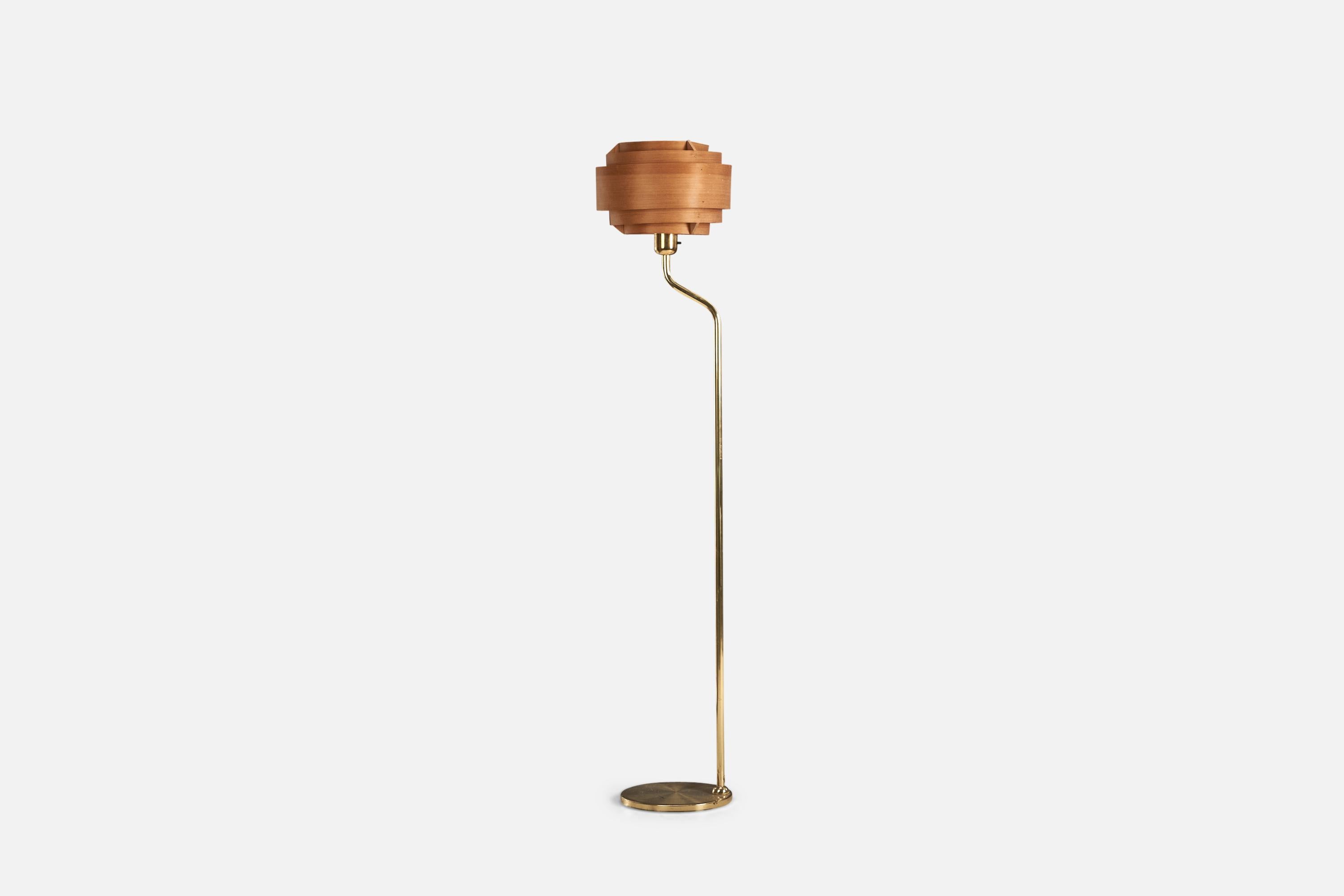 A brass and moulded pine veneer floor lamp designed and produced by Nya Öia, Sweden, 1970s. 

With an assorted lampshade designed by Hans-Agne Jakobsson.

Socket takes standard E-26 medium base bulb.

There is no maximum wattage stated on the