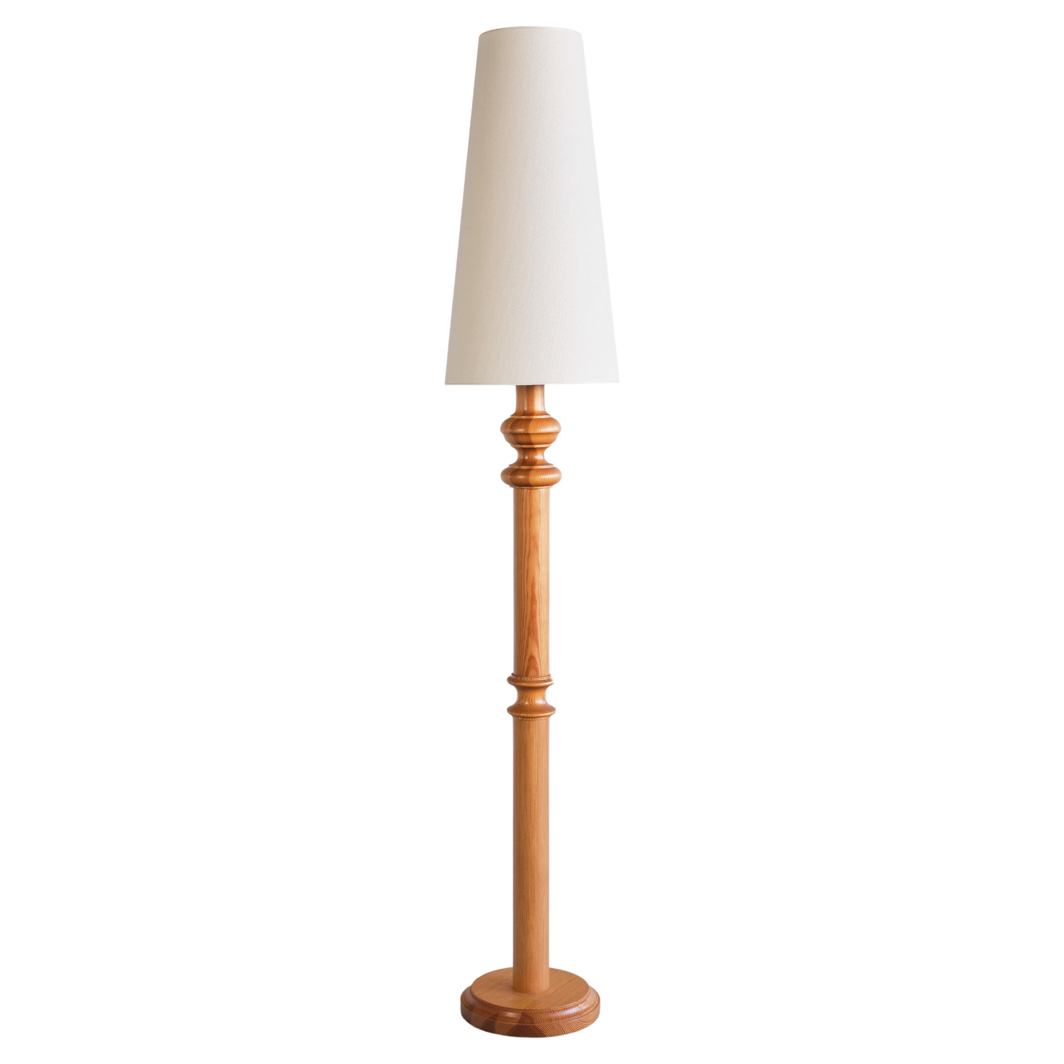 Nybro Armaturfabric Tall Floor Lamp in Solid Pine Wood, Sweden, 1960s For Sale