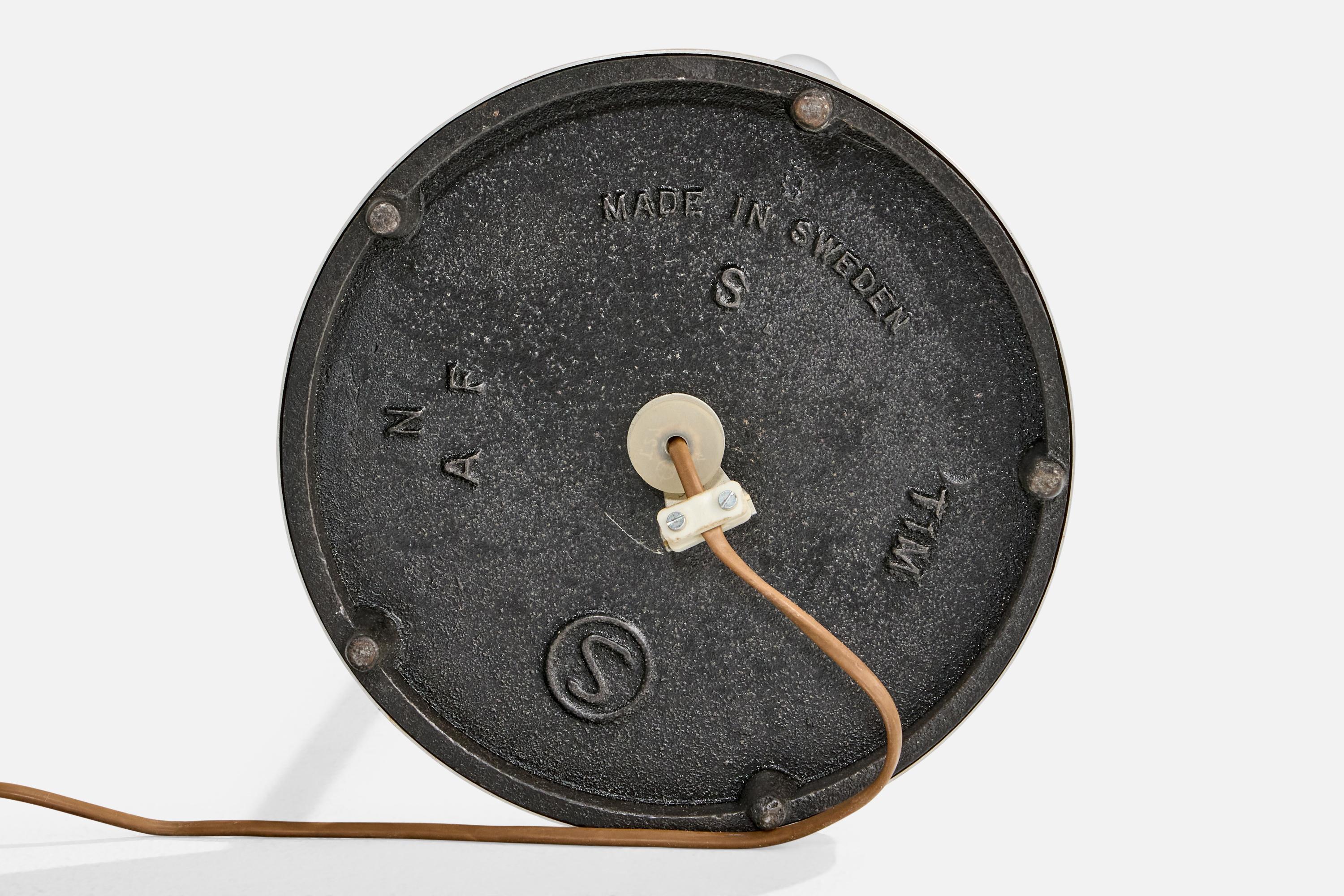 Nybro Armaturfabrik, lampadaires, laiton, parchemin, Suède, années 1960 en vente 4