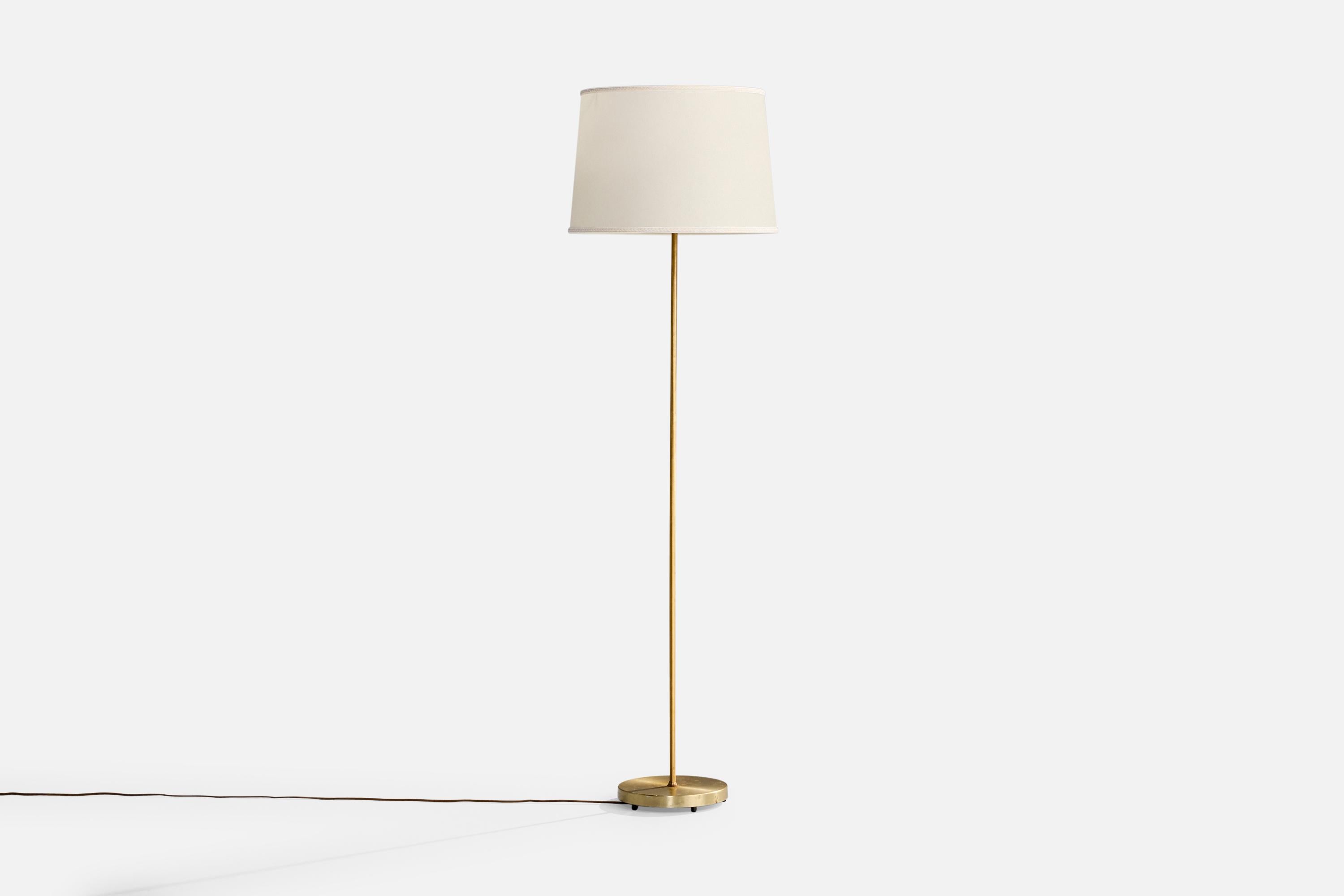 Mid-Century Modern Nybro Armaturfabrik, lampadaires, laiton, parchemin, Suède, années 1960 en vente