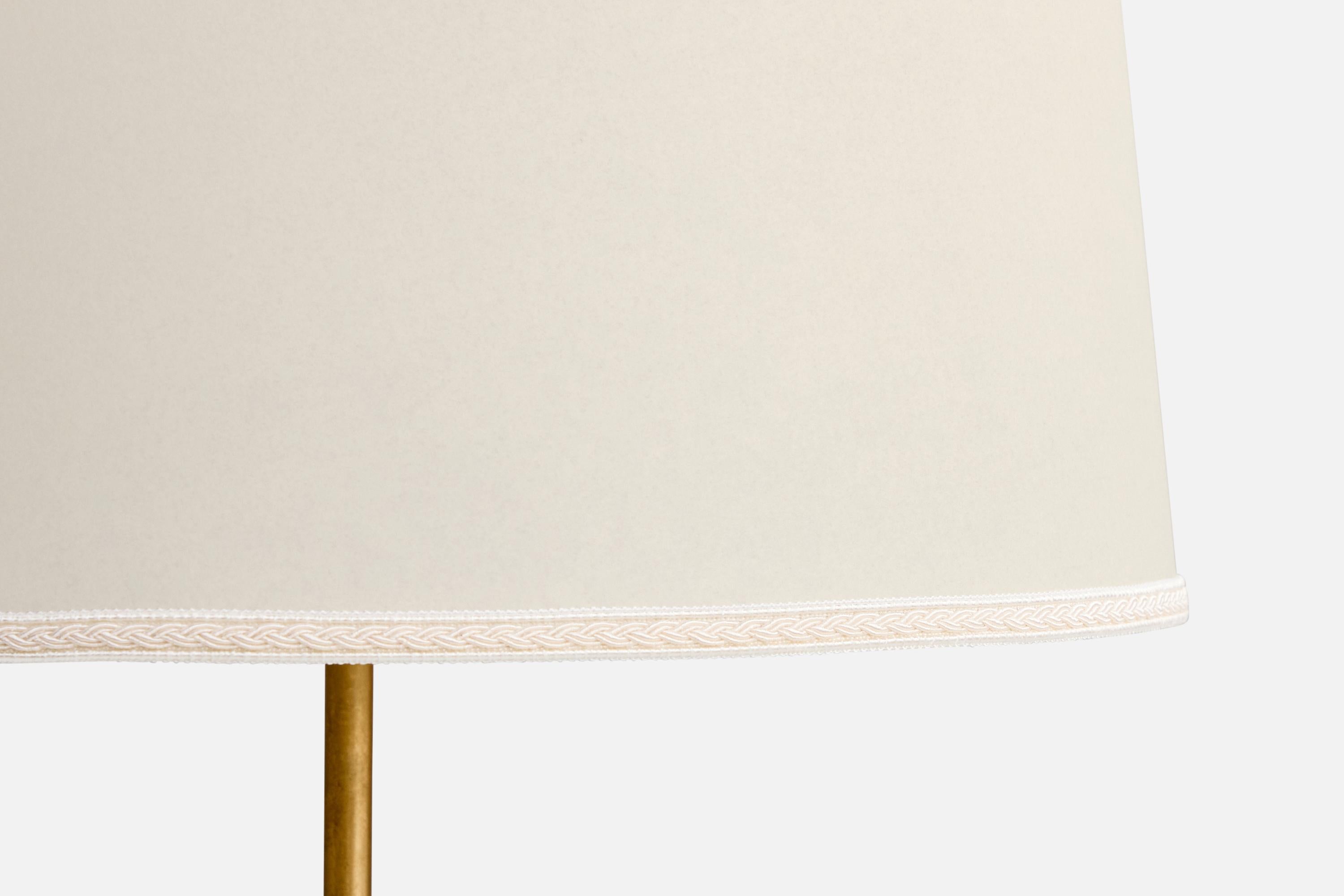 Milieu du XXe siècle Nybro Armaturfabrik, lampadaires, laiton, parchemin, Suède, années 1960 en vente