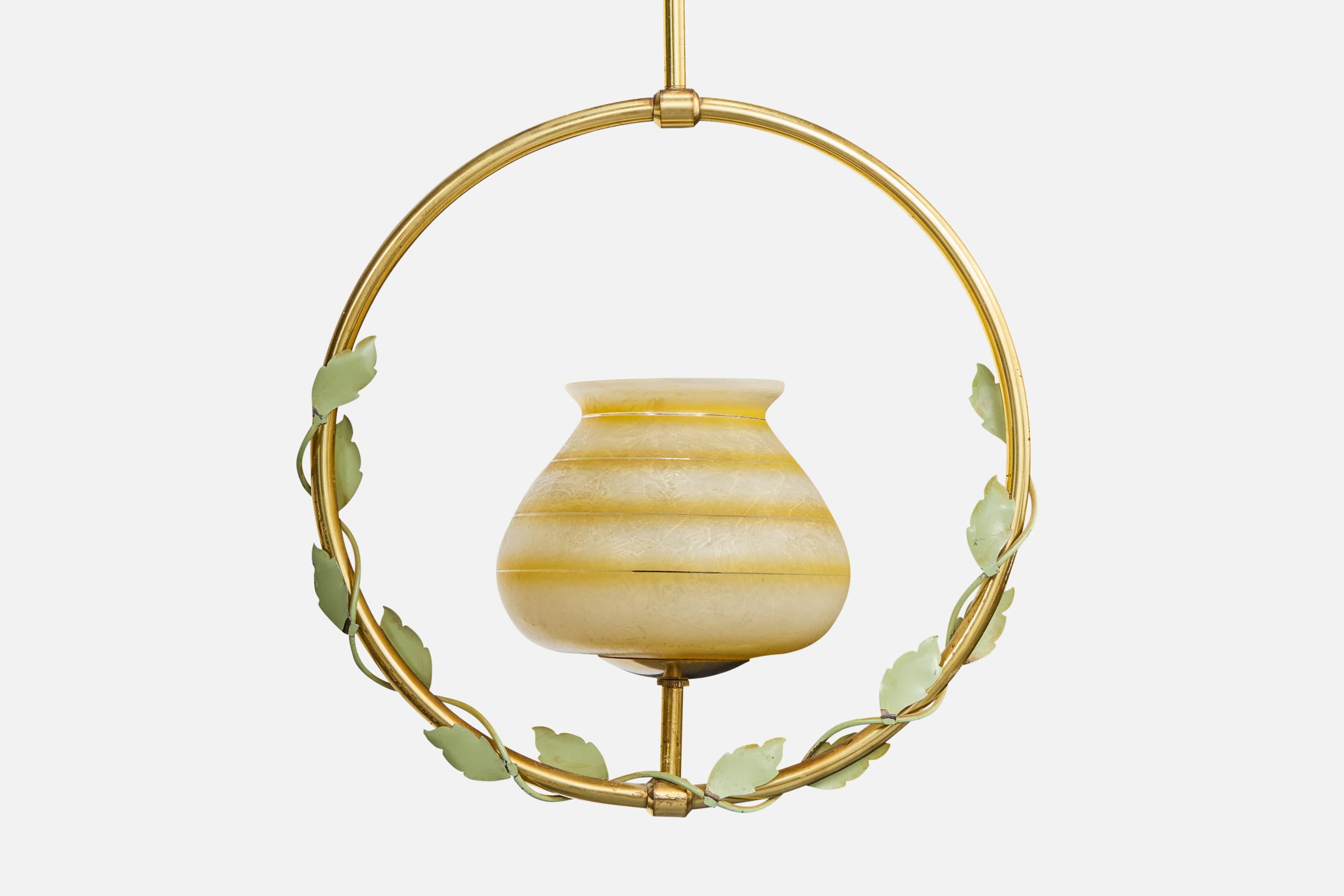 Metà XX secolo Nybro Armaturfabrik, Lampada a sospensione, Ottone, Metallo, Vetro, Svezia, anni '50 in vendita