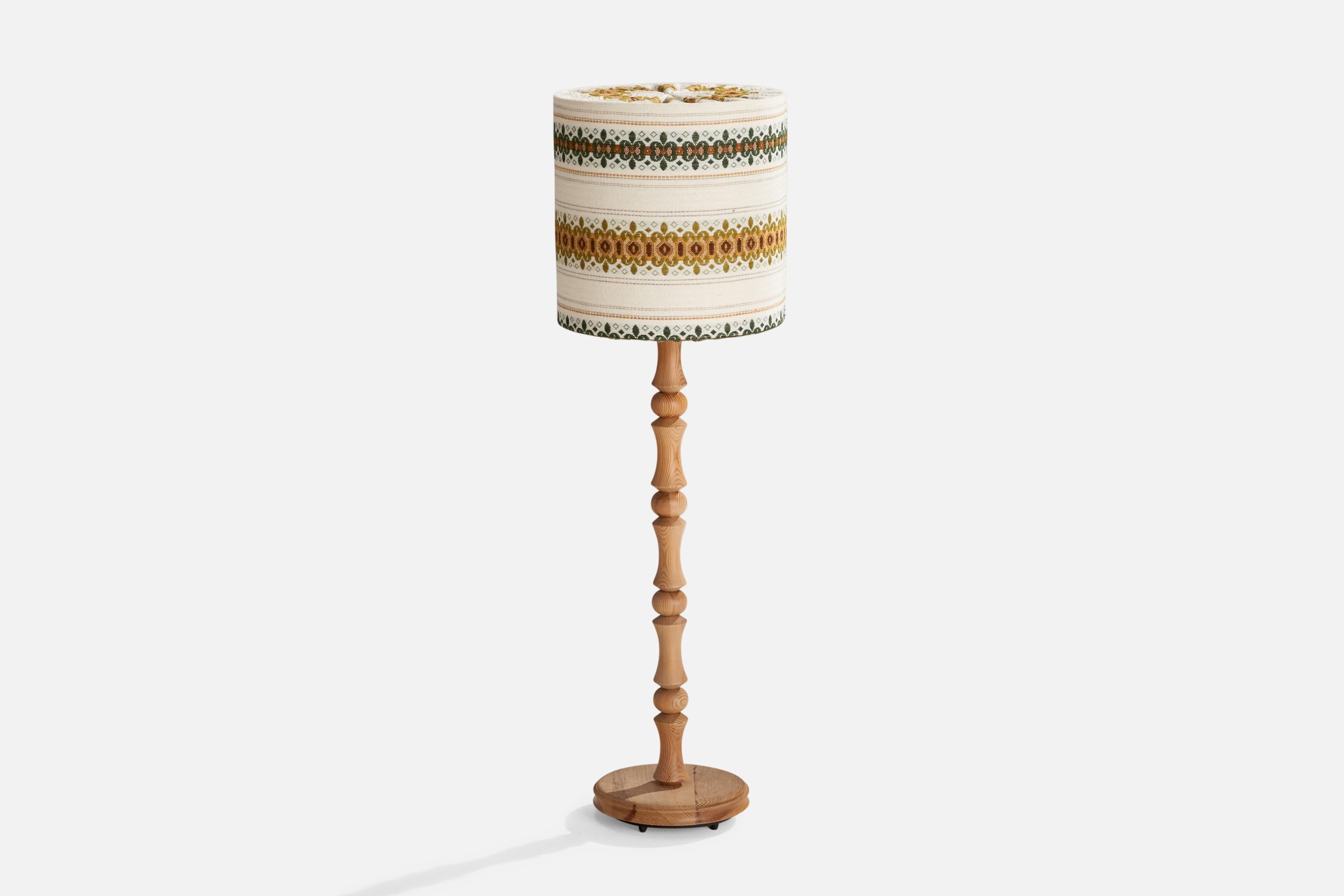 Nybro Armaturfabrik, Small Floor Lamps, Pine, Fabric, Sweden, 1970s In Good Condition For Sale In High Point, NC