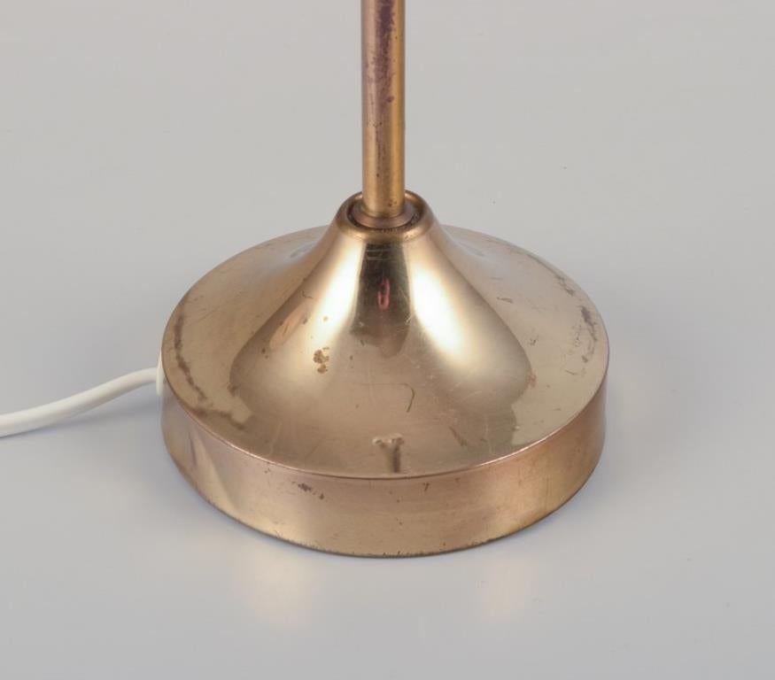 Nybro Armaturfabrik, Suède Lampe de table en laiton. Design/One épuré. Bon état - En vente à Copenhagen, DK