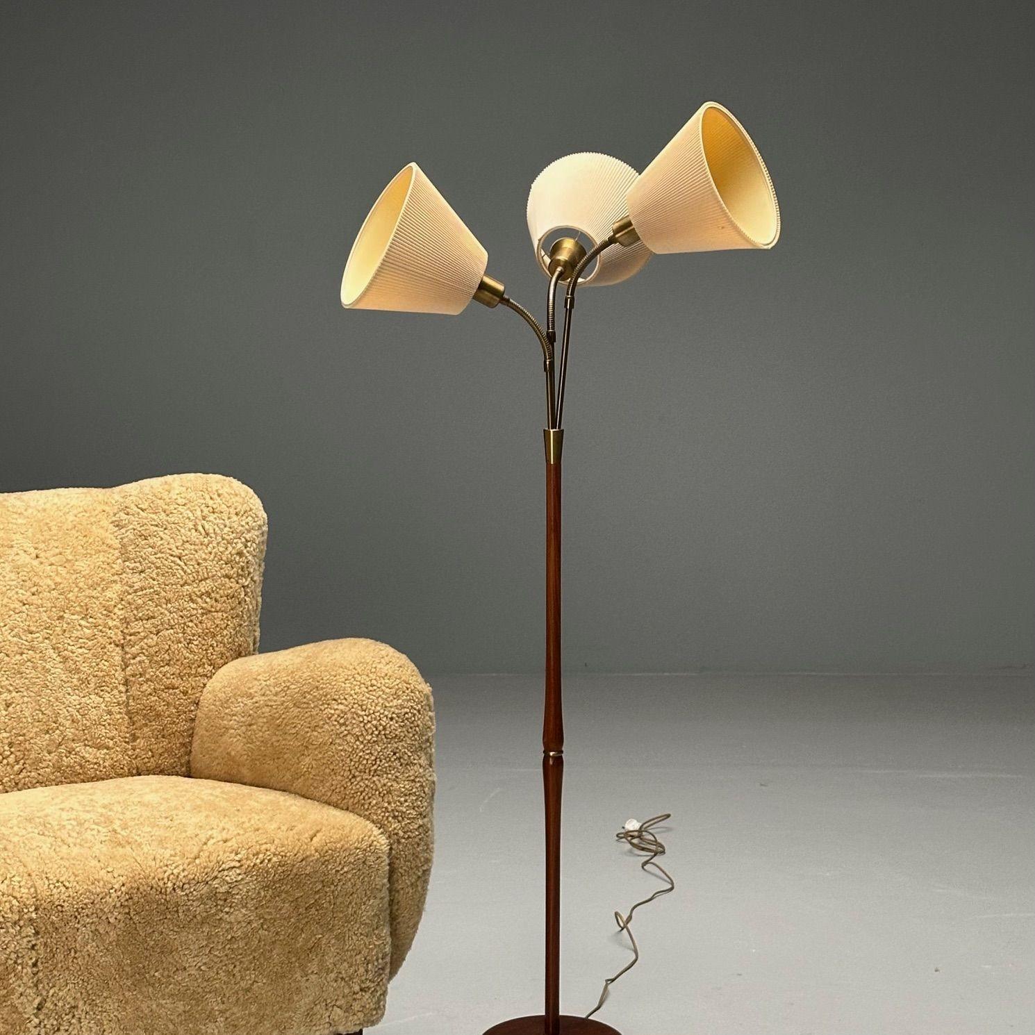 Nybro Armaturfabrik, Swedish Mid-Century Modern, Floor Lamp, Teak, Brass, 1950s

Swedish modern floor lamp designed and produced by Nybro Armaturfabrik NAF in Sweden in the middle of the 20th century. This example features three original adjustable