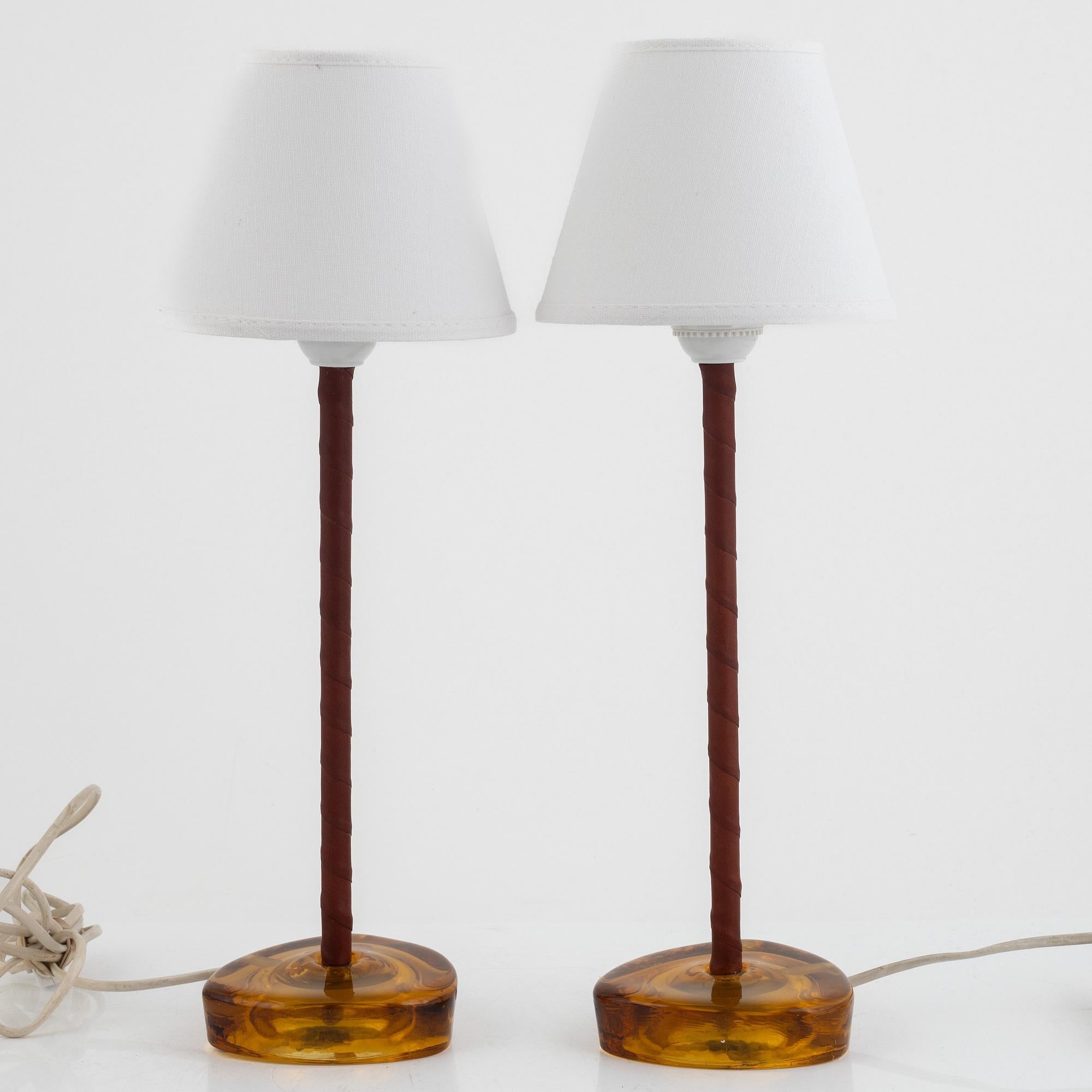 Nybro Armaturfabrik, Table Lamps, Brass, amber Glass, Sweden, 1960s In Good Condition For Sale In Paris, FR