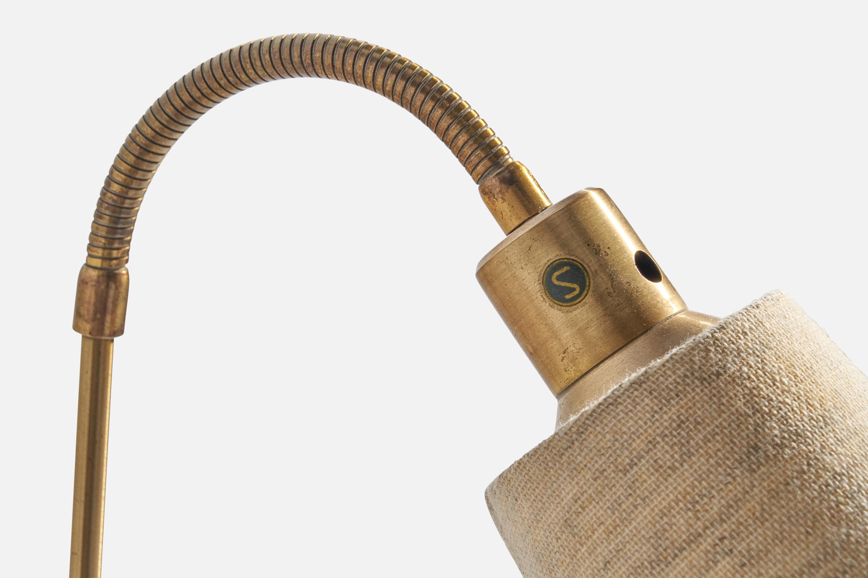 Nybro Armaturfabrik, Task Light, laiton, tissu, Suède, années 1940 Bon état - En vente à High Point, NC