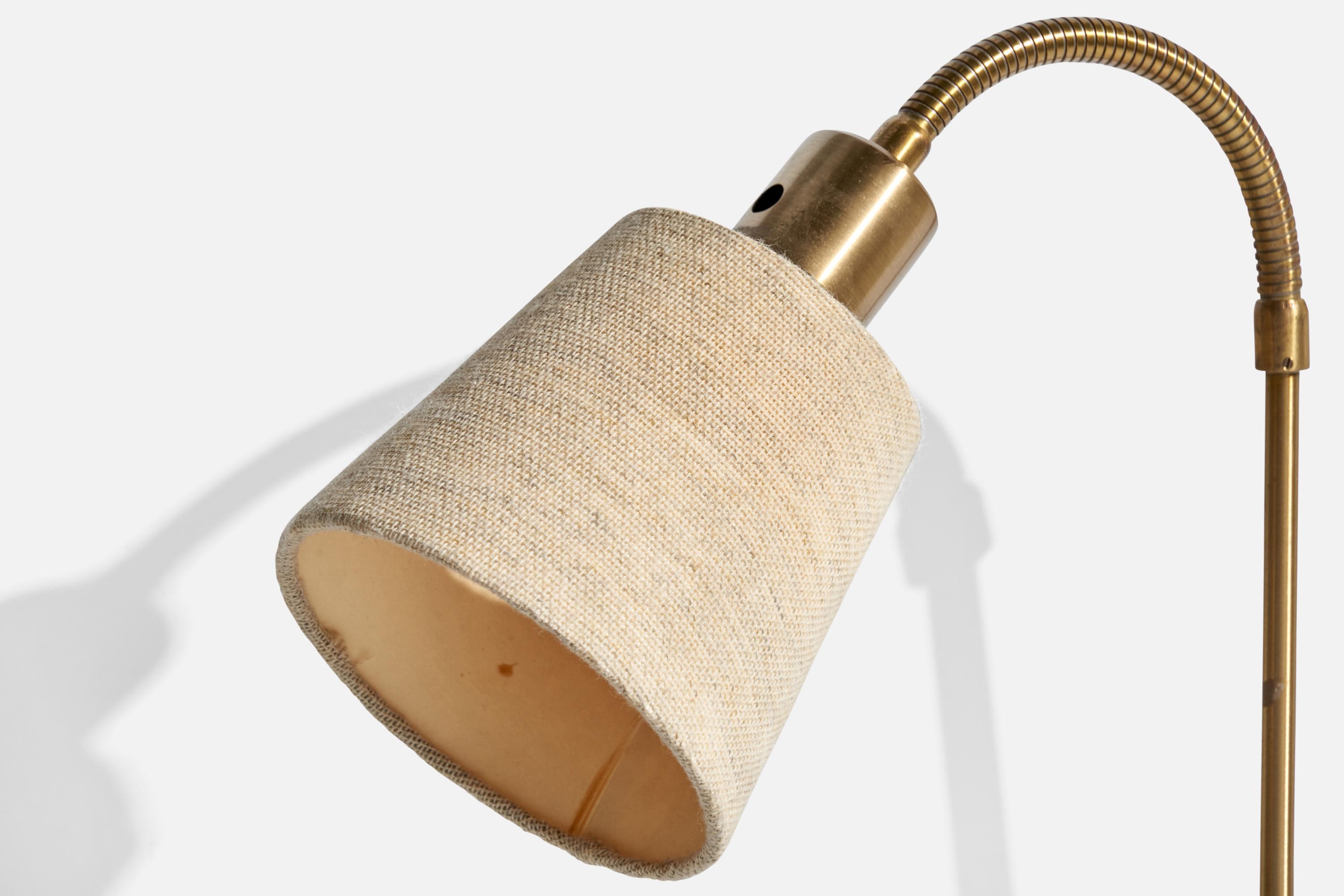 Nybro Armaturfabrik, Task Light, laiton, tissu, Suède, années 1940 en vente 1
