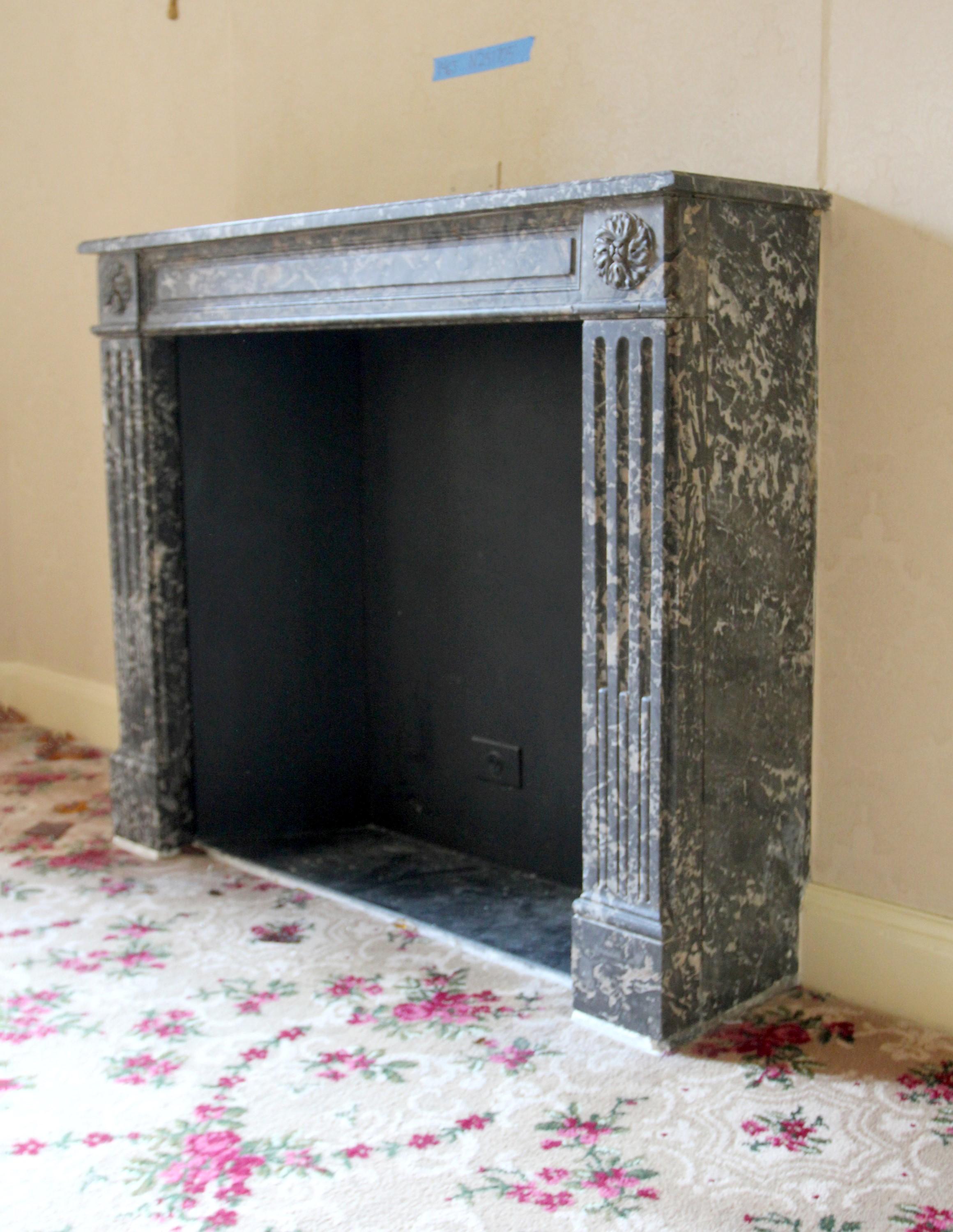 French NYC Waldorf Astoria Hotel Classic Gray Marble Mantel For Sale