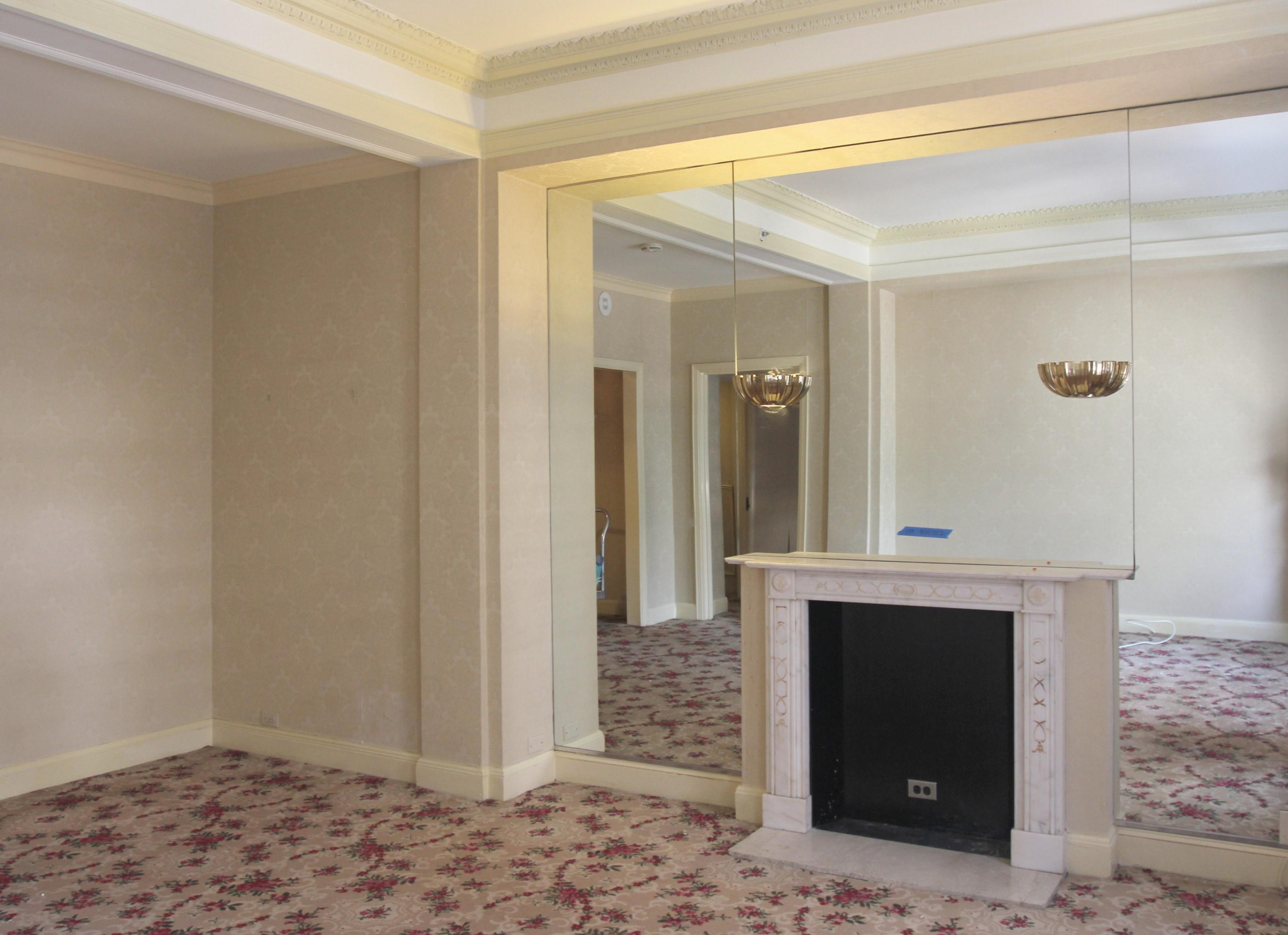 Cheminée en marbre de l'hôtel Waldorf Astoria de New York, style Régence anglaise en vente 8