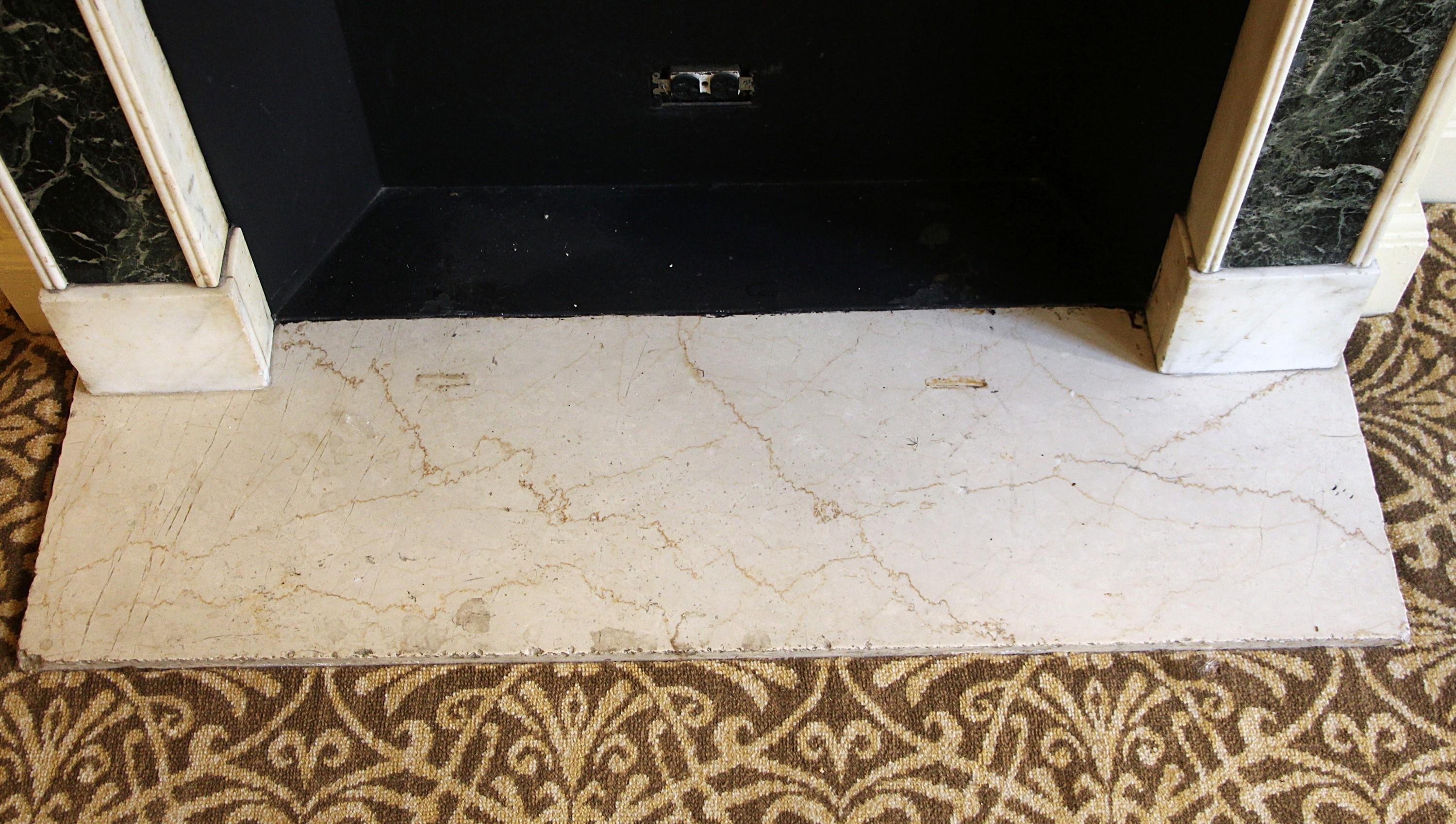 Suite de cheminée en marbre Verde Antico néoclassique de l'hôtel Waldorf Astoria à New York, 13 carats en vente 6