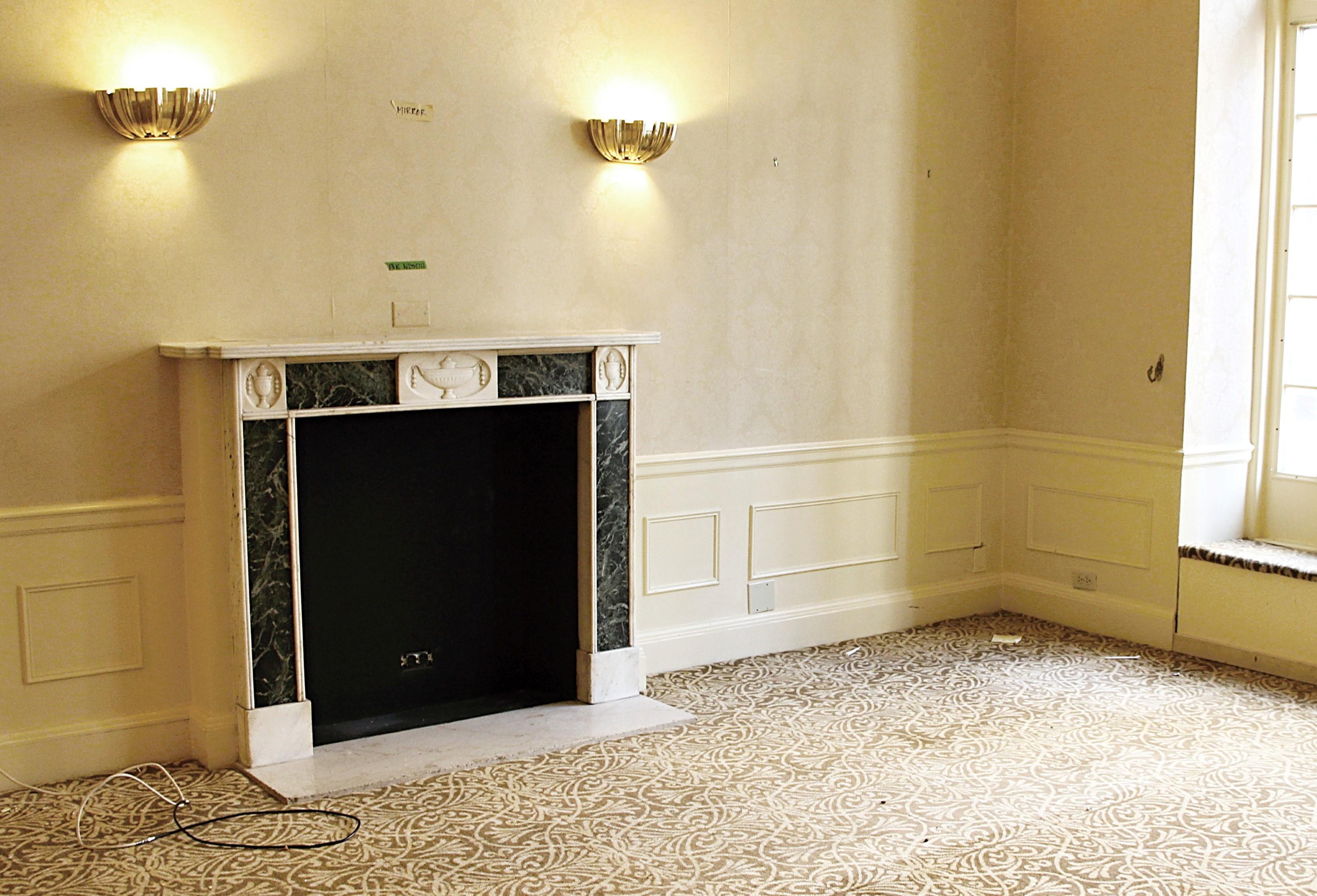Suite de cheminée en marbre Verde Antico néoclassique de l'hôtel Waldorf Astoria à New York, 13 carats en vente 8