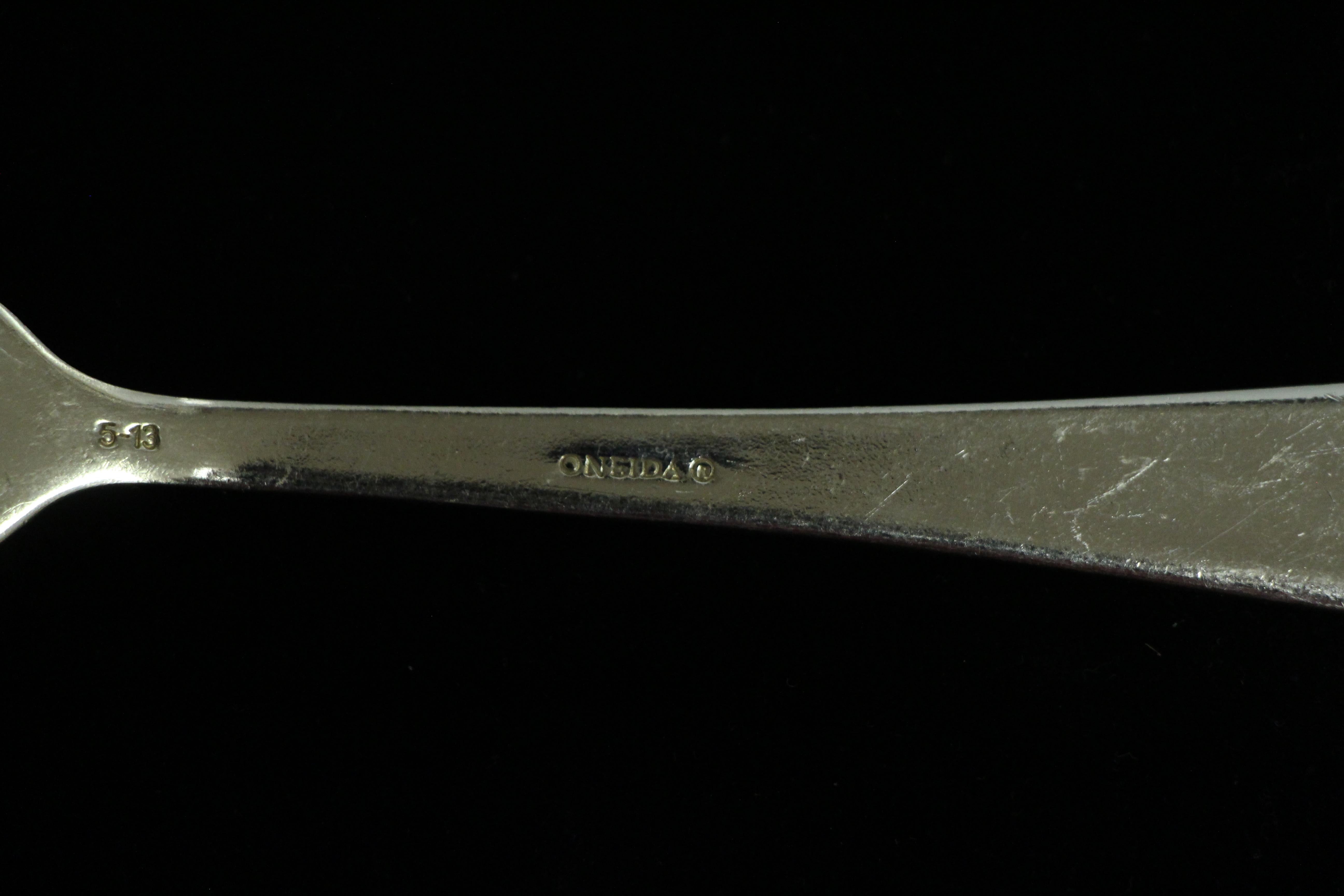 NYC Waldorf Astoria Hotel Silver Plated Eight Piece Dinner Knife and