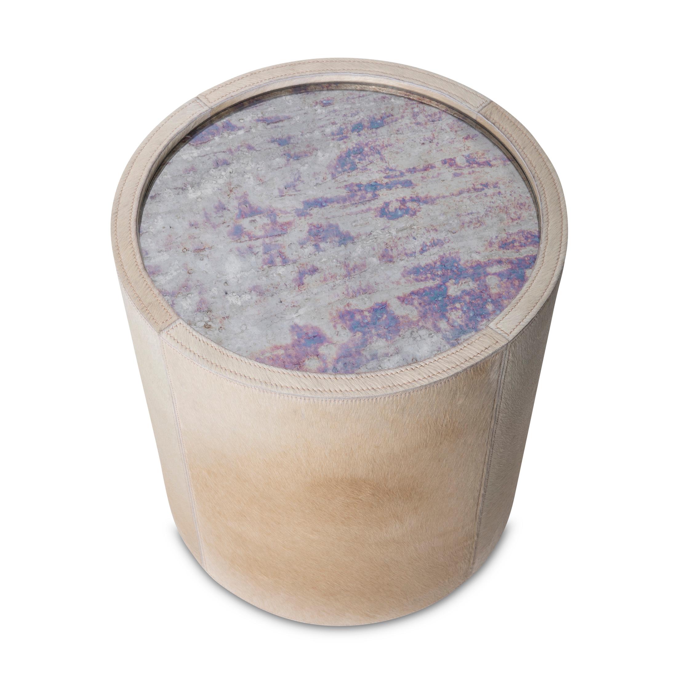 XXIe siècle et contemporain Table Nyla - Peau de vache crème en vente