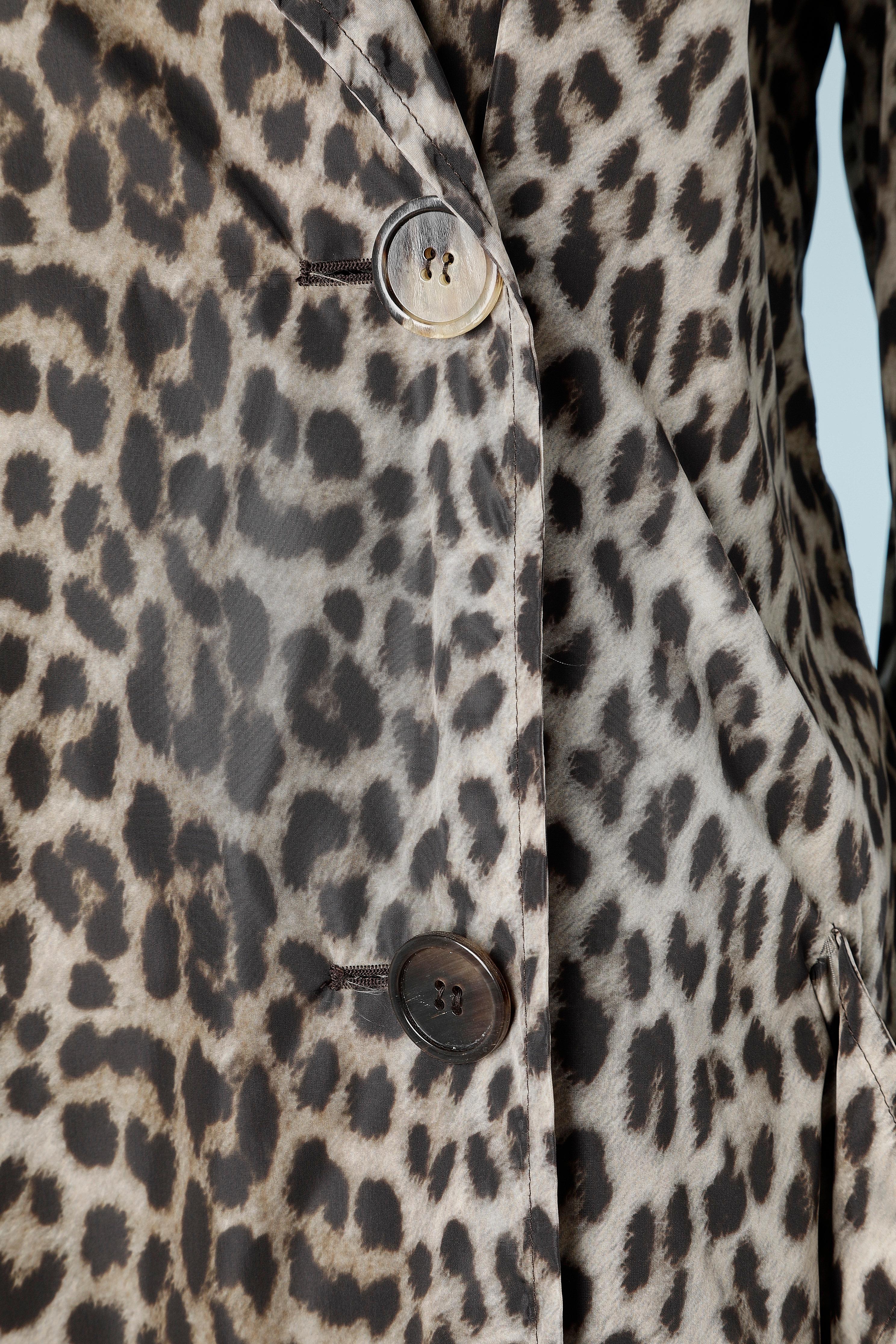 Nylon leopard printed double-breasted trench-coat Lanvin by Alber Elbaz 2010 In Excellent Condition For Sale In Saint-Ouen-Sur-Seine, FR