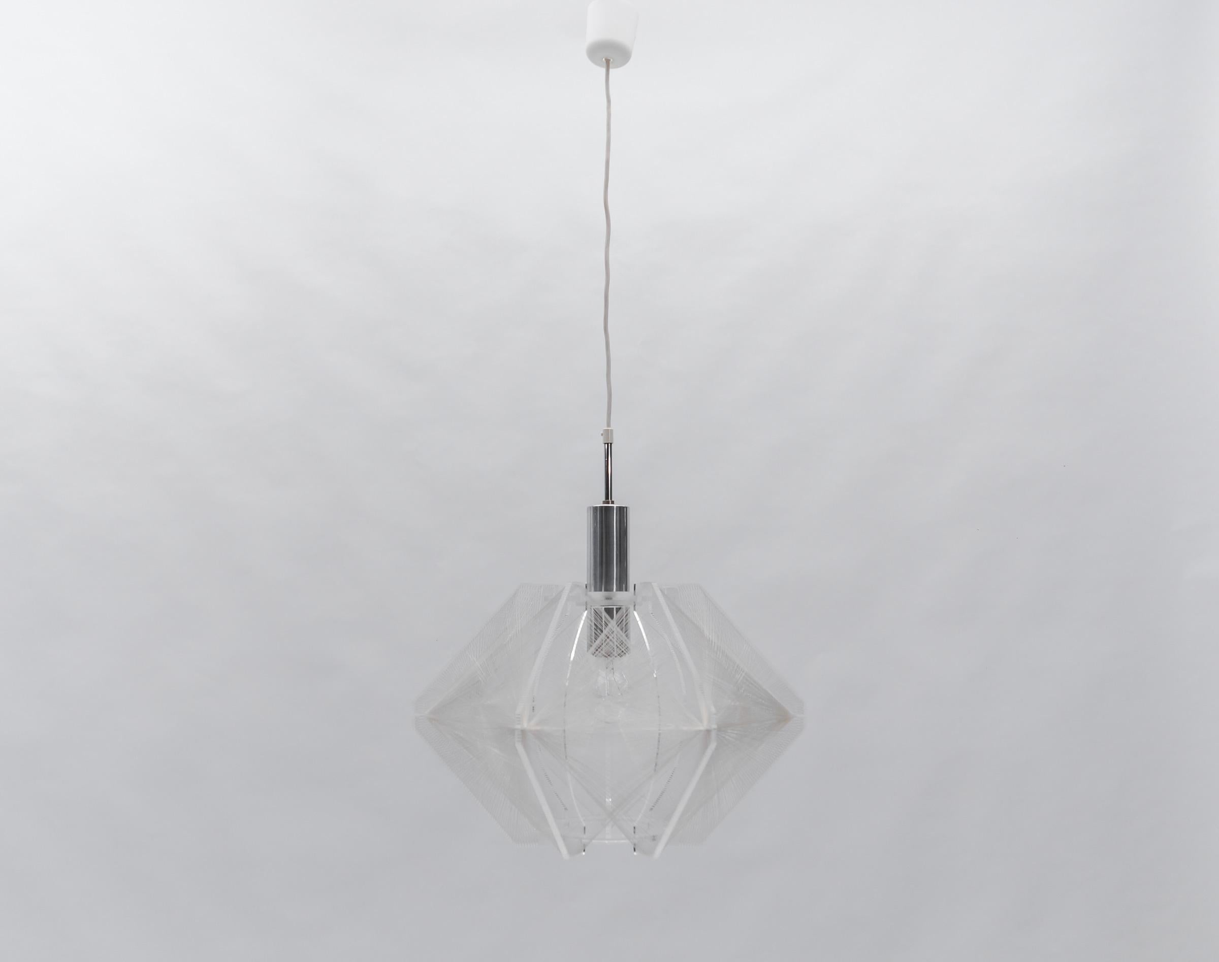 The lamp can be adjusted from 60-95 cm in height.

The pendant lamp comes with 1 x E27 / E26 Edison screw fit bulb holder, is wired and in working condition. It runs both on 110/230 Volt. Delivery without bulbs.

Our lamps are checked, cleaned and