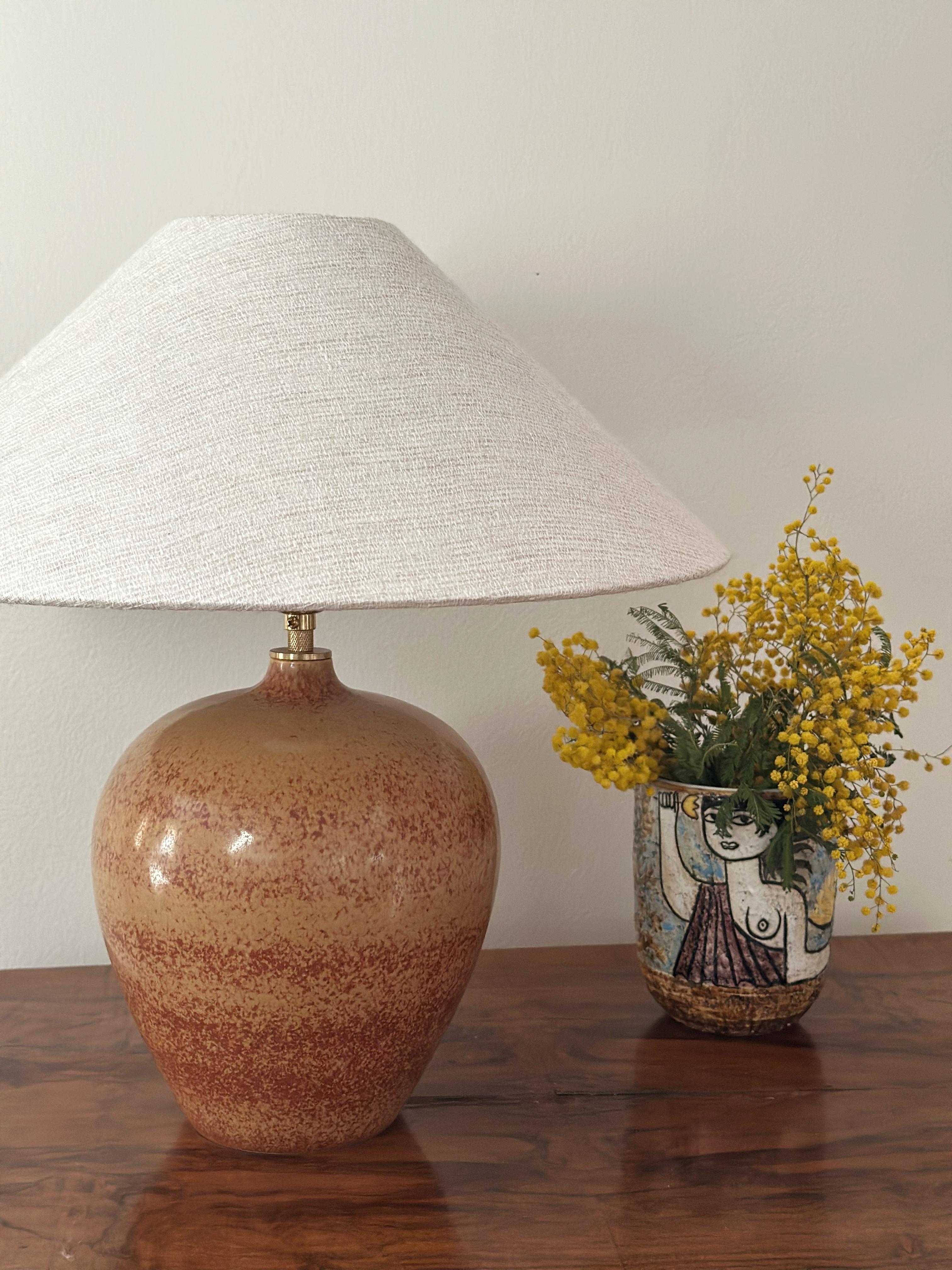 Mid-Century Modern Lampe de table en grès Nylund à glaçure fourrure de lièvre Brown. 1940s. en vente