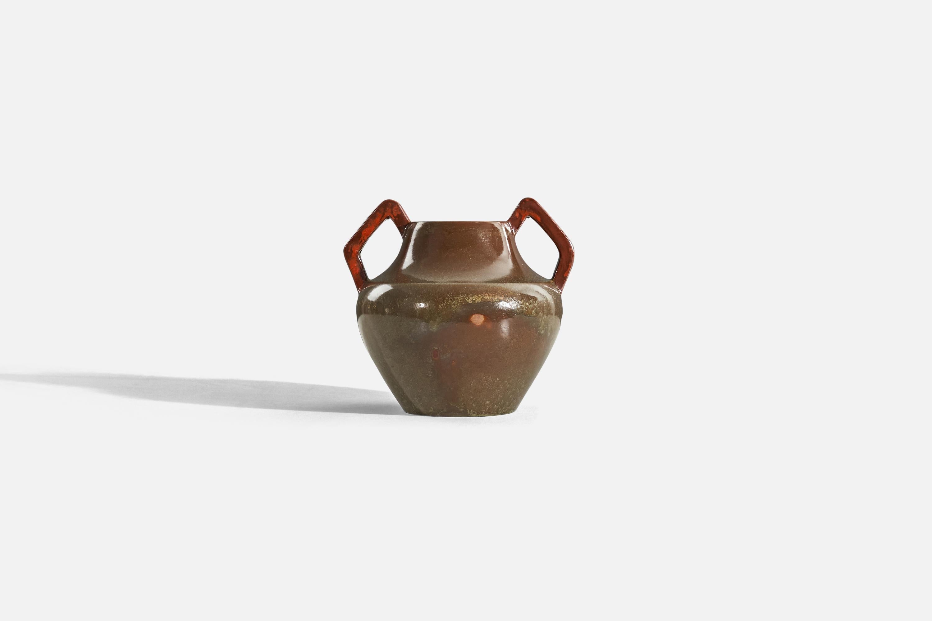 A brown, glazed stoneware vase designed and produced by Nyman & Nyman, Höganäs, Sweden, c. 1940s.